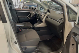 valkoinen Toyota Verso 2014 kuva 30.