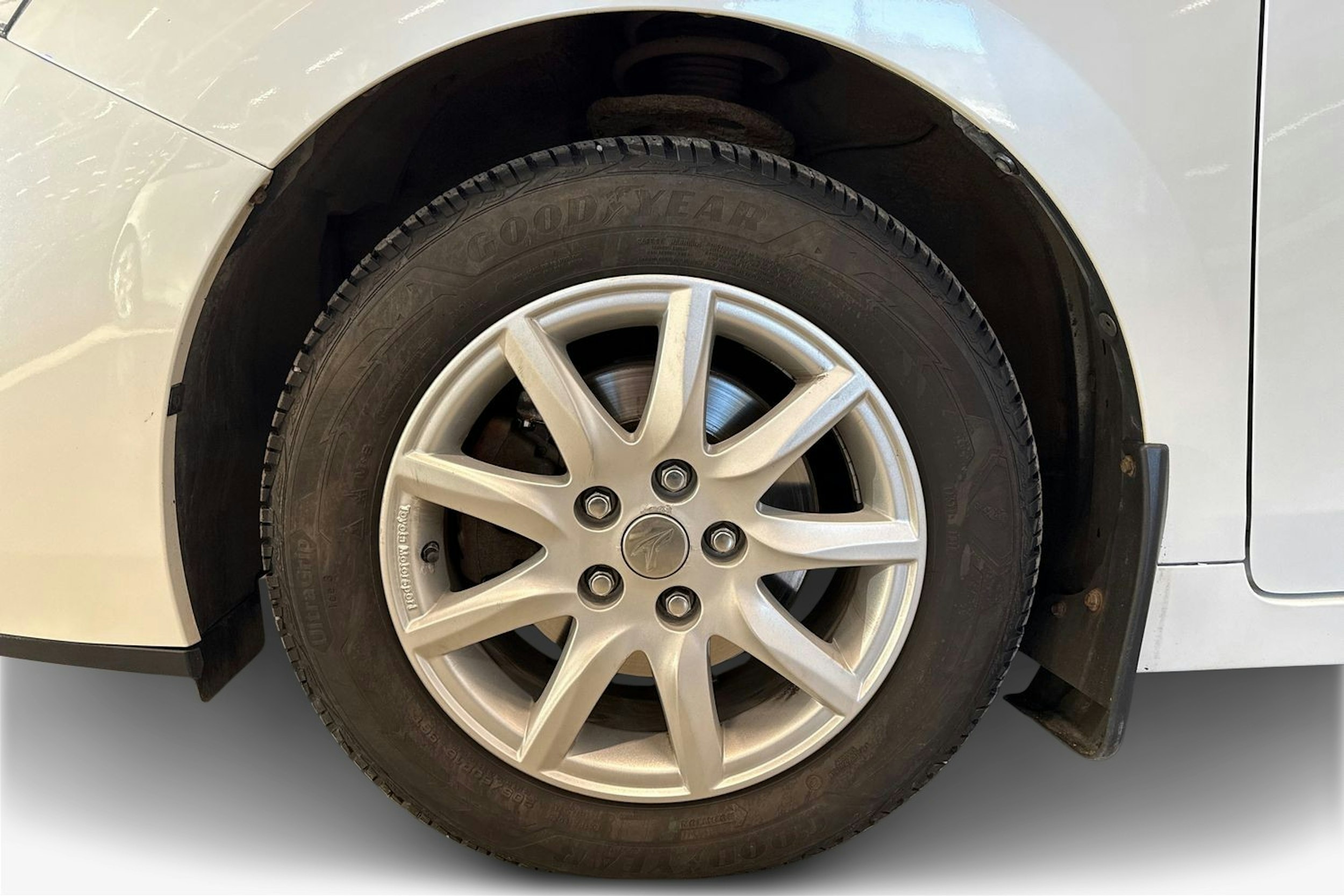 valkoinen Toyota Verso 2015 kuva 11.