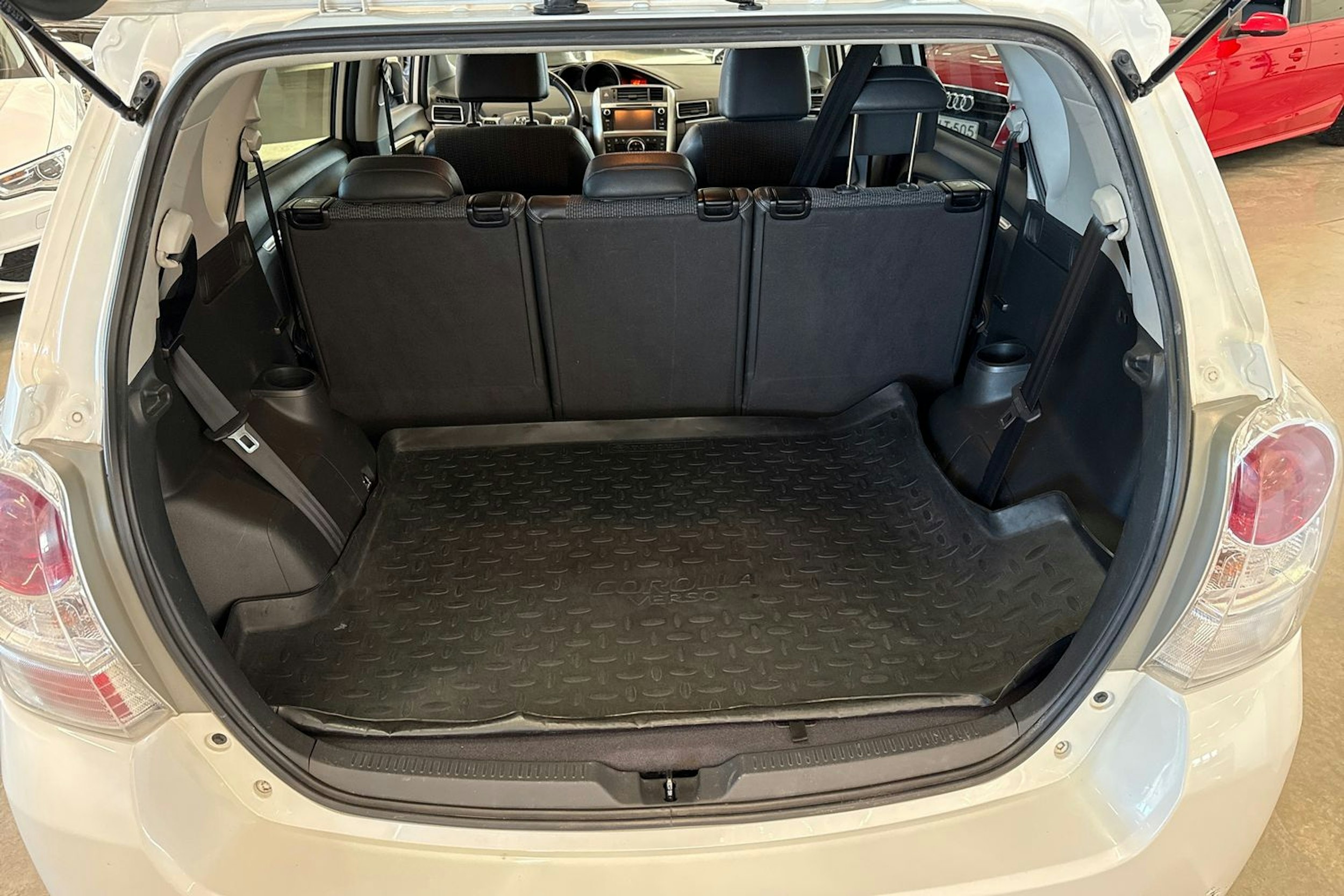 valkoinen Toyota Verso 2015 kuva 14.