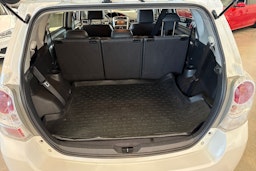 valkoinen Toyota Verso 2015 kuva 14.