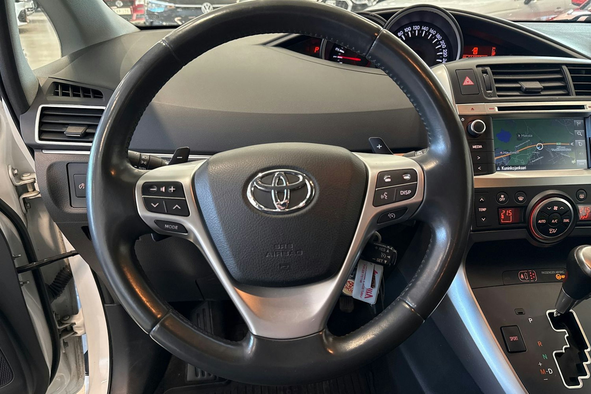 valkoinen Toyota Verso 2015 kuva 18.