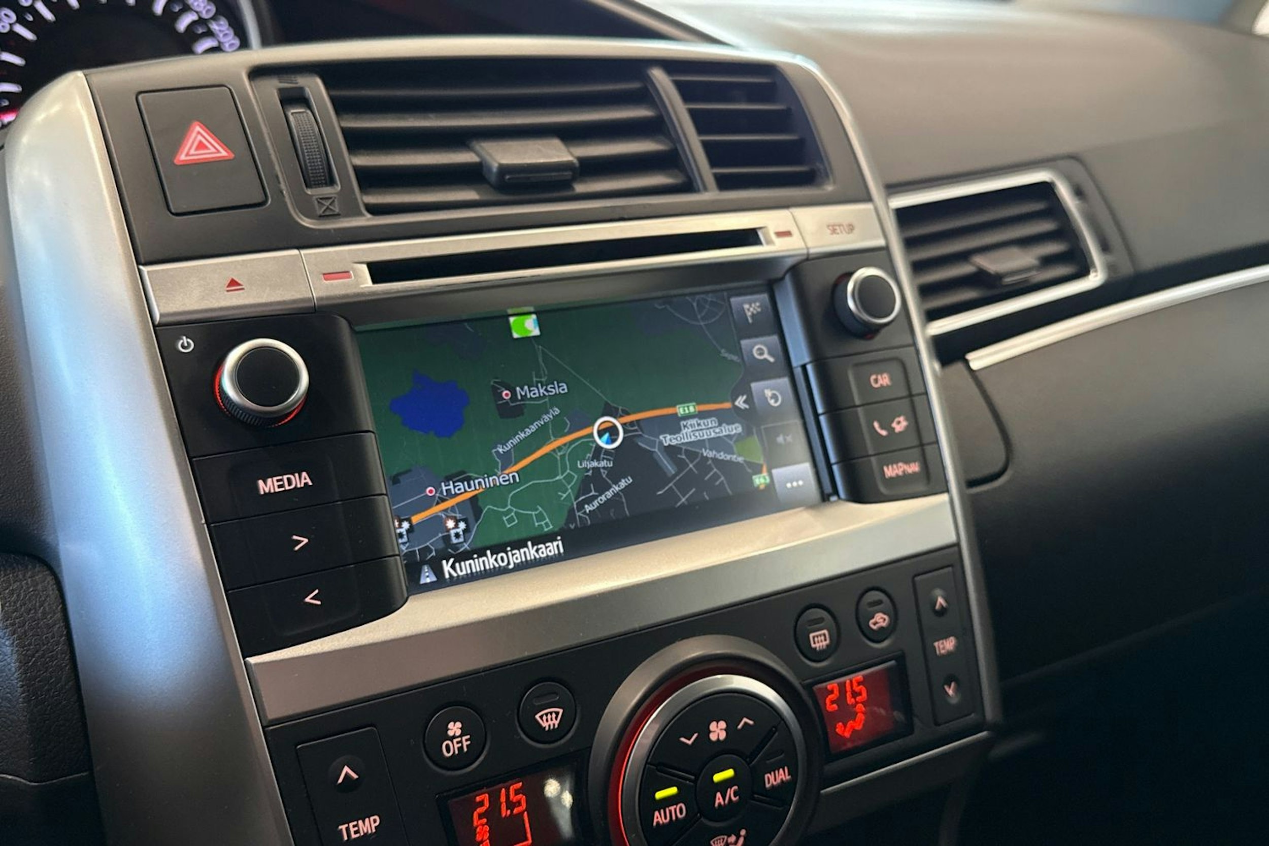 valkoinen Toyota Verso 2015 kuva 21.