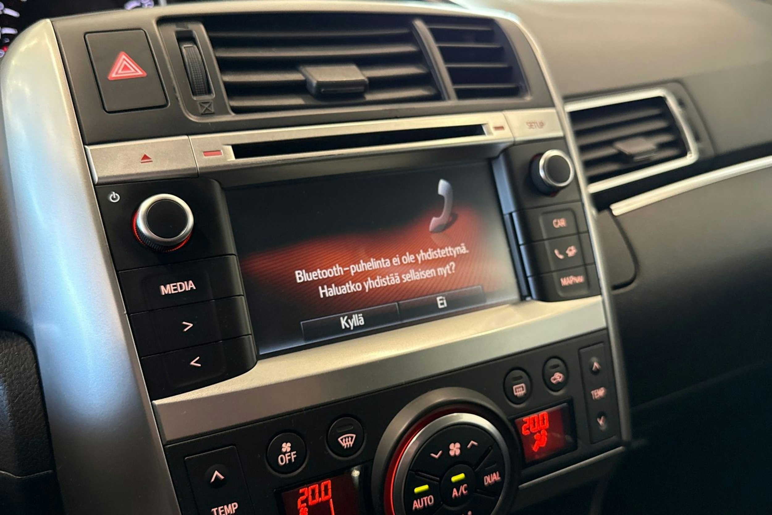 valkoinen Toyota Verso 2015 kuva 22.