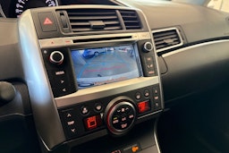 valkoinen Toyota Verso 2015 kuva 23.