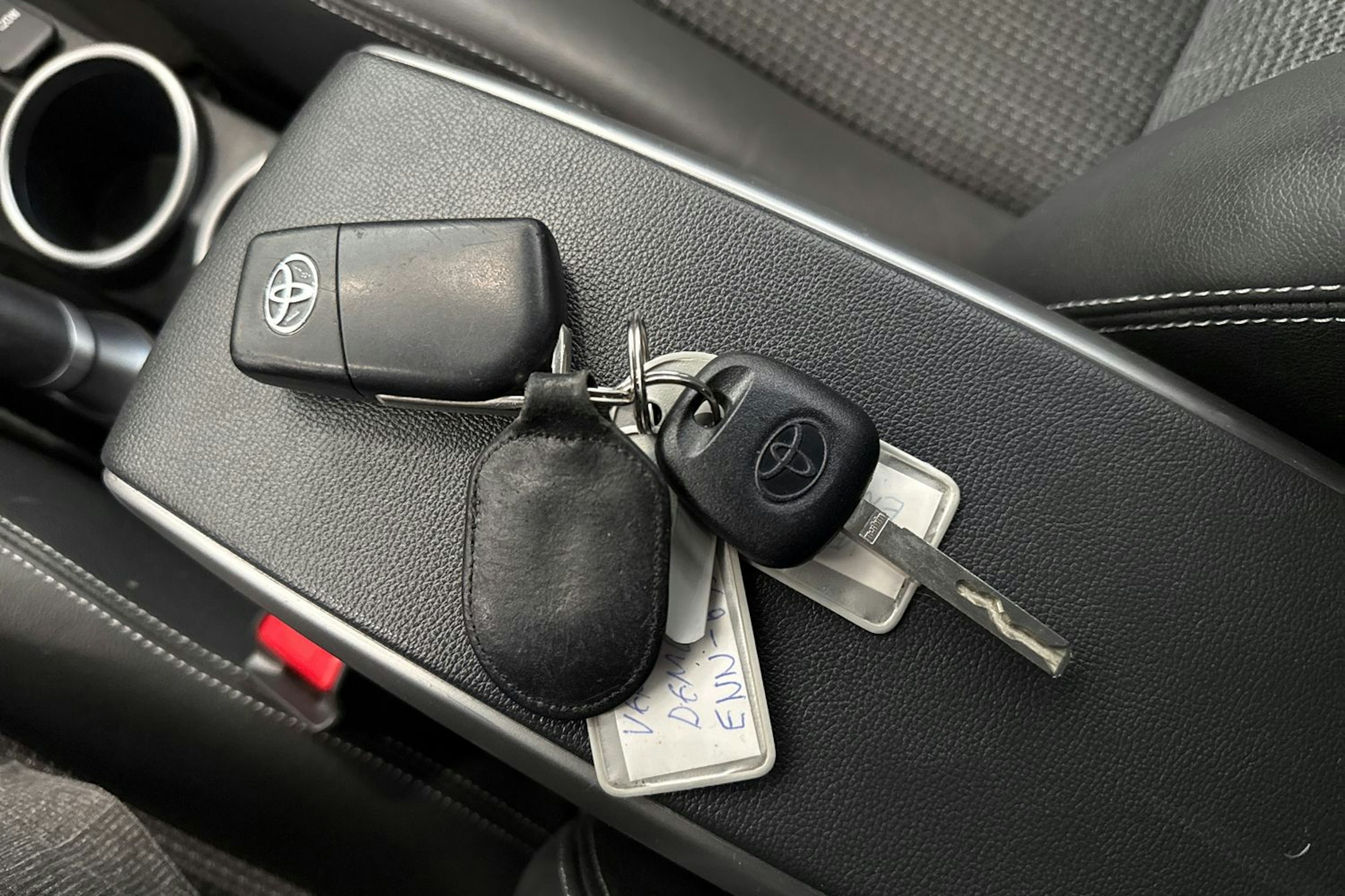 valkoinen Toyota Verso 2015 kuva 25.