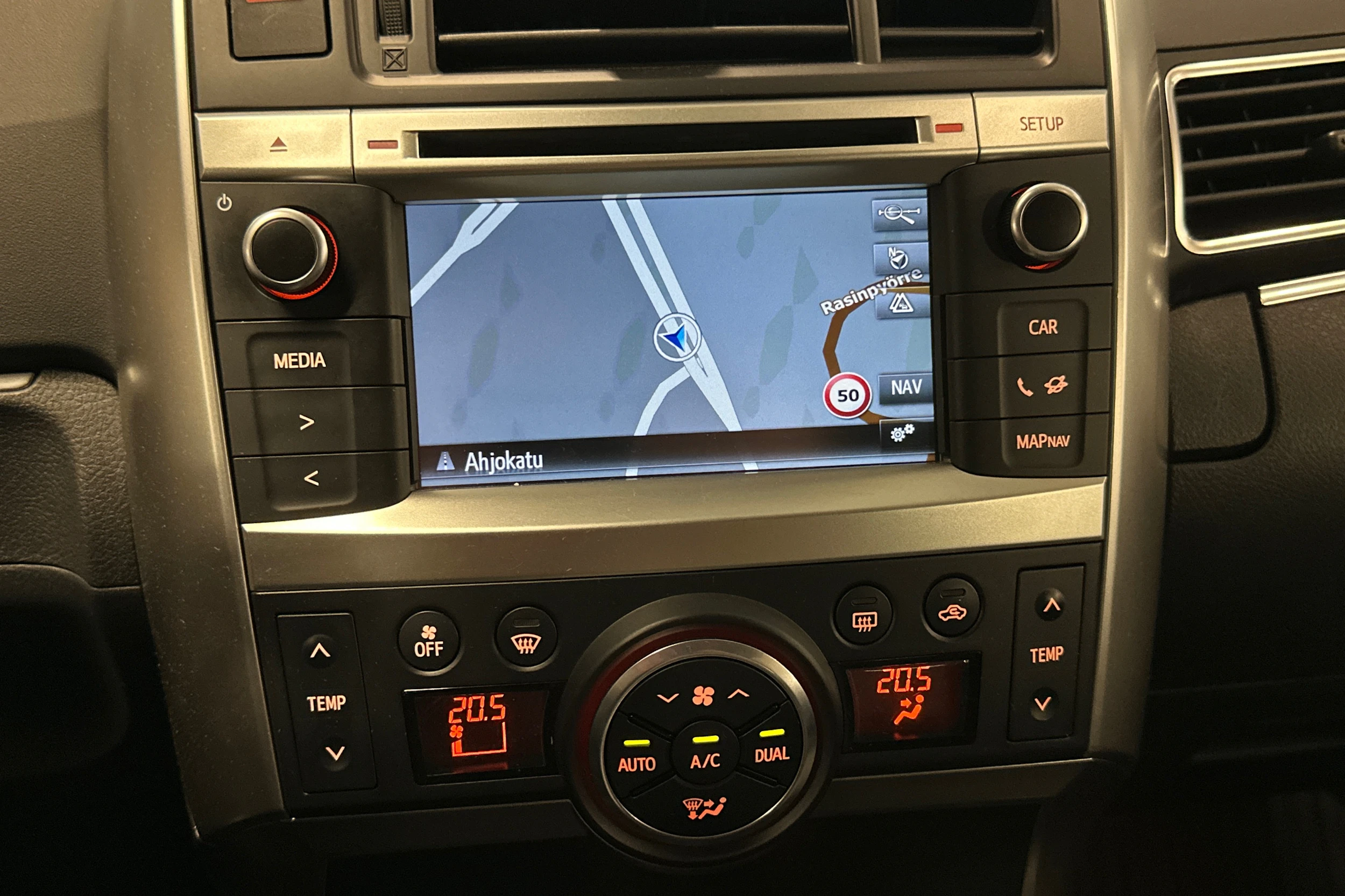 met. harmaa Toyota Verso 2015 kuva 4.