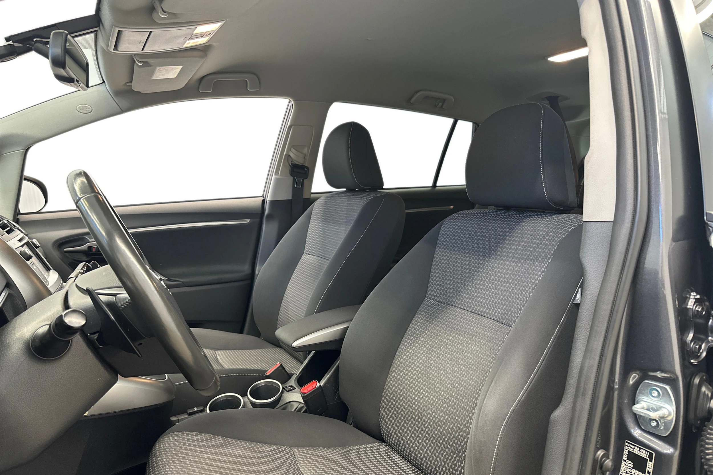 met. harmaa Toyota Verso 2015 kuva 6.