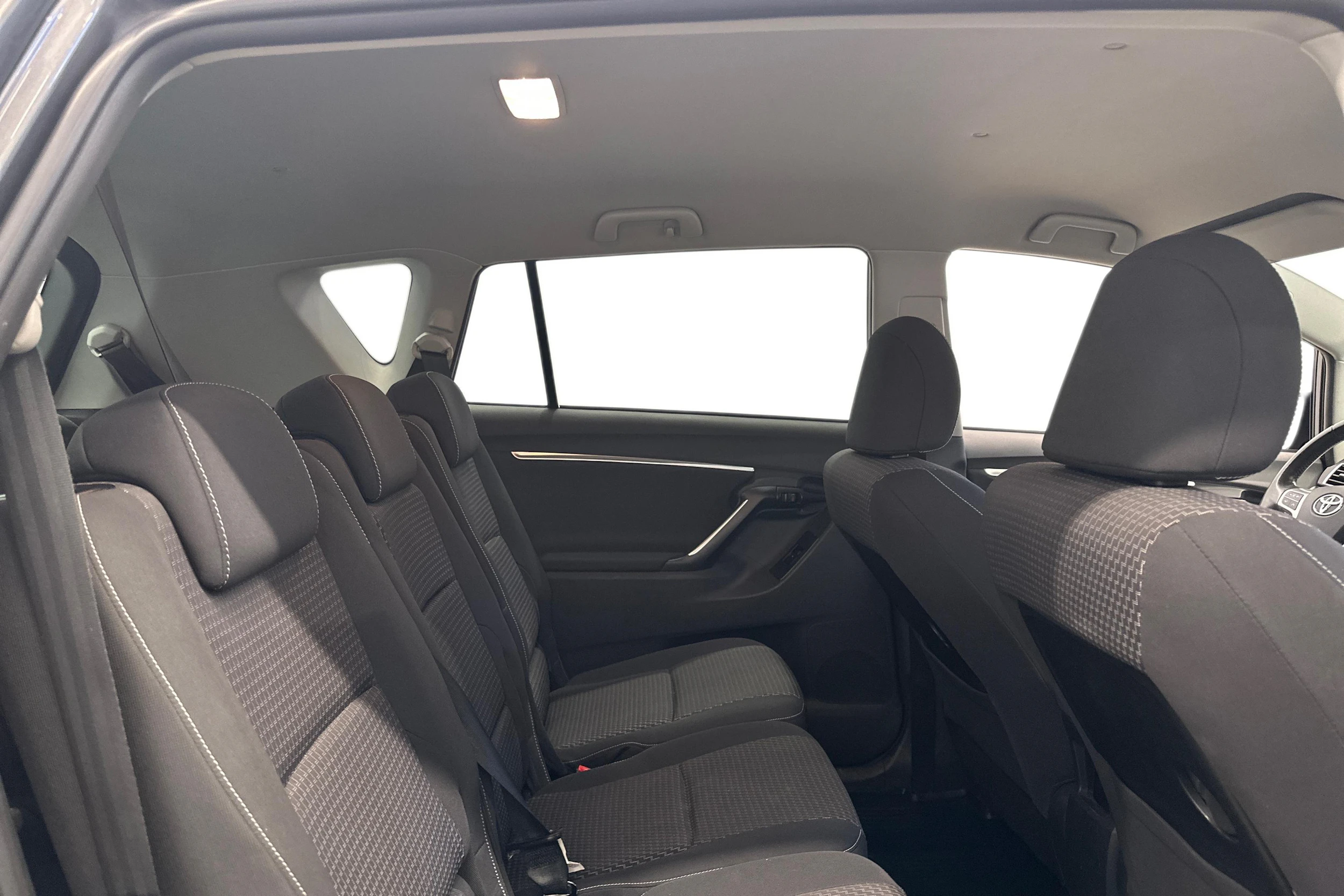 met. harmaa Toyota Verso 2015 kuva 9.