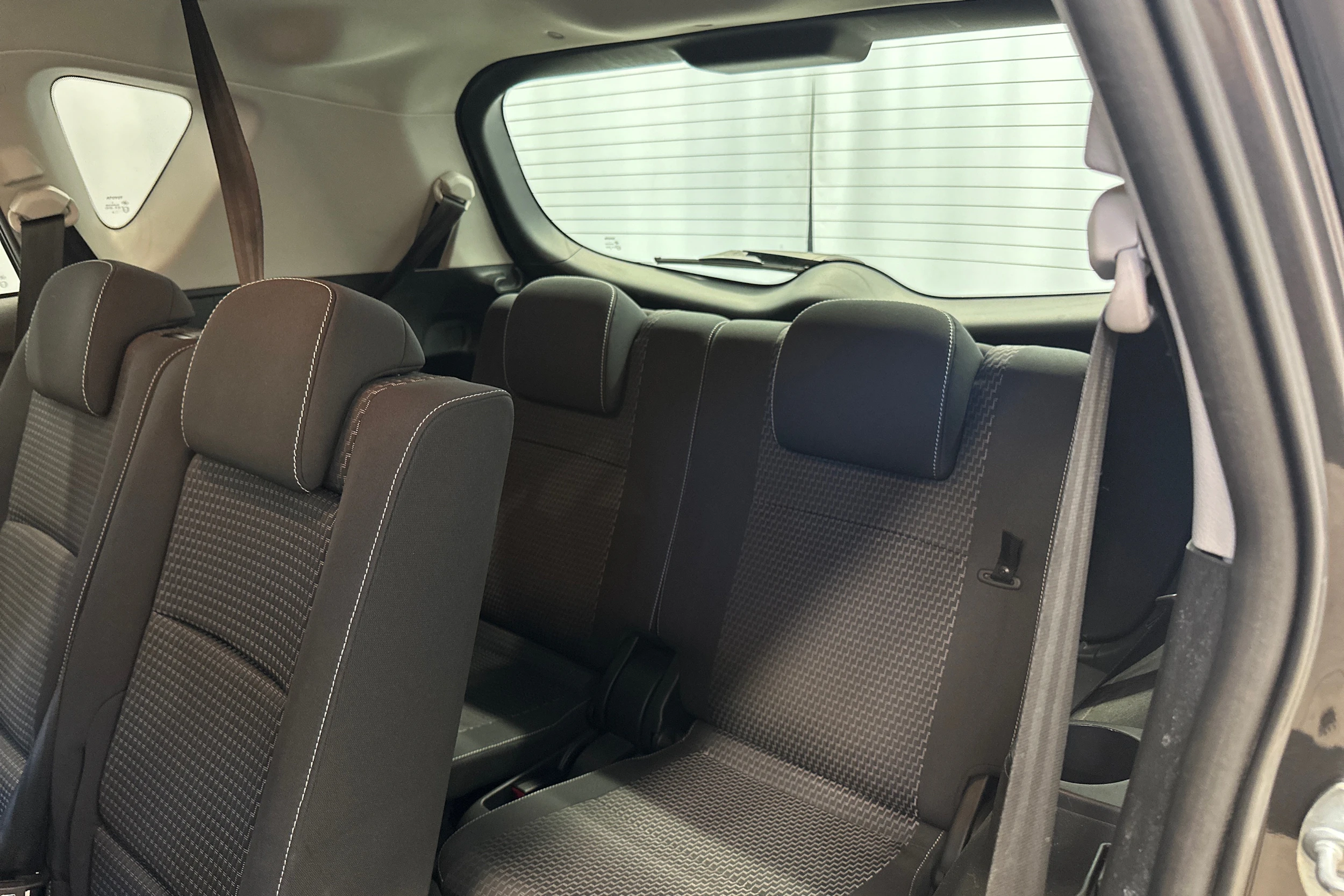met. harmaa Toyota Verso 2015 kuva 10.