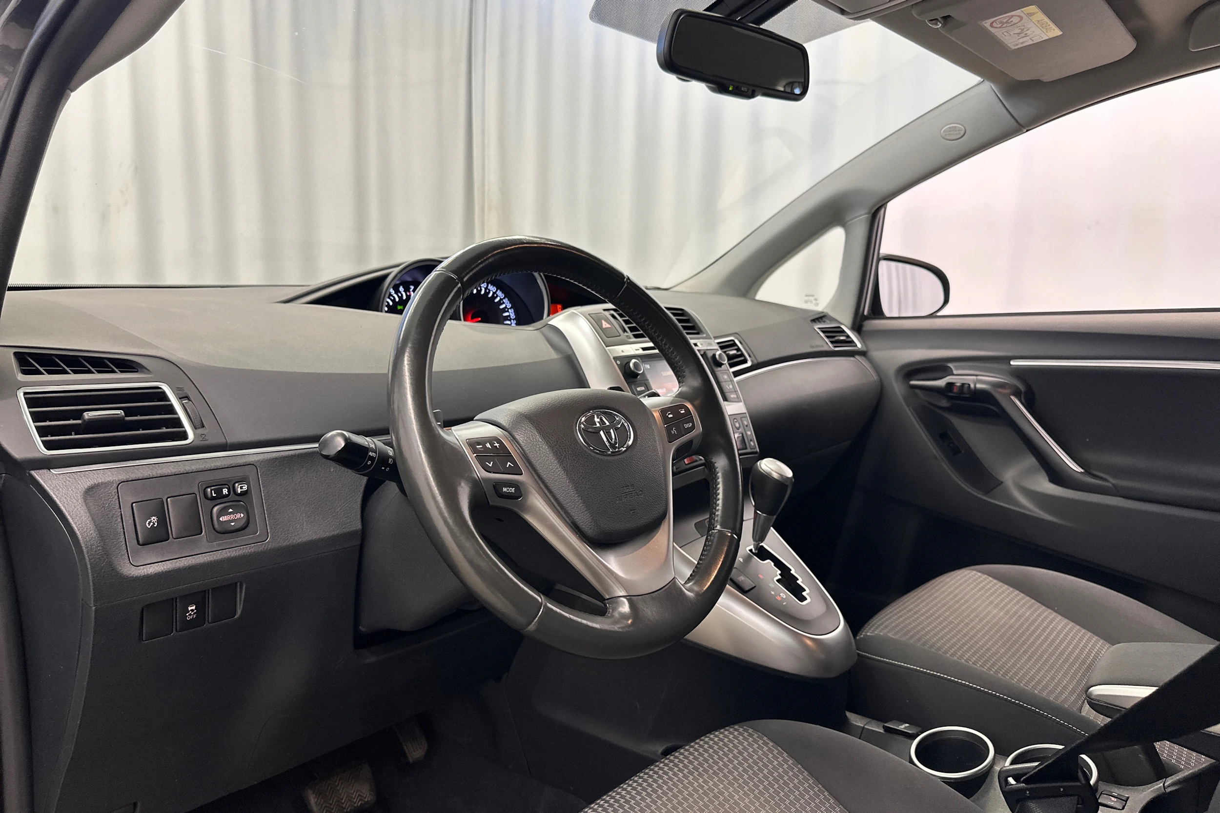 met. harmaa Toyota Verso 2015 kuva 11.
