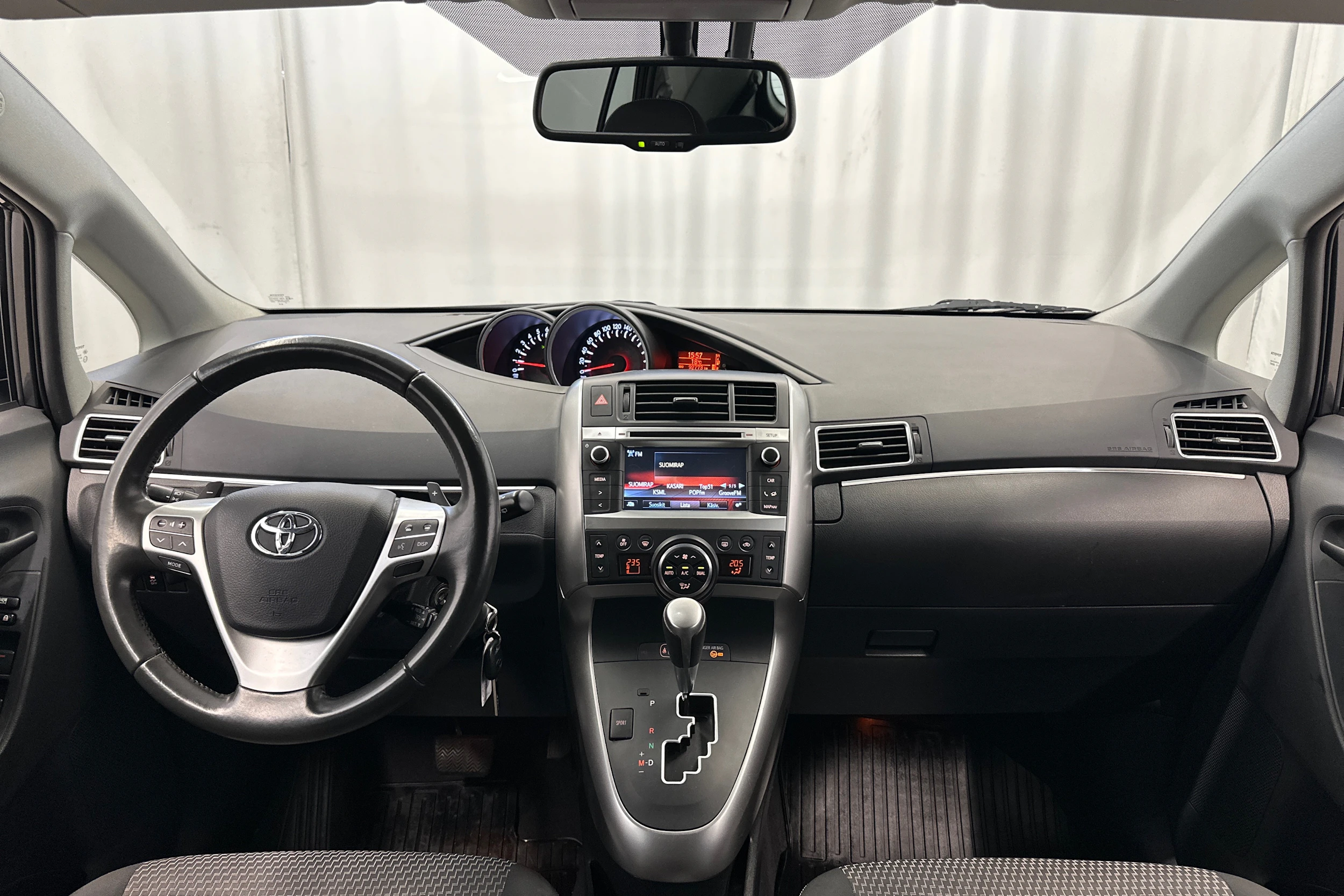 met. harmaa Toyota Verso 2015 kuva 12.