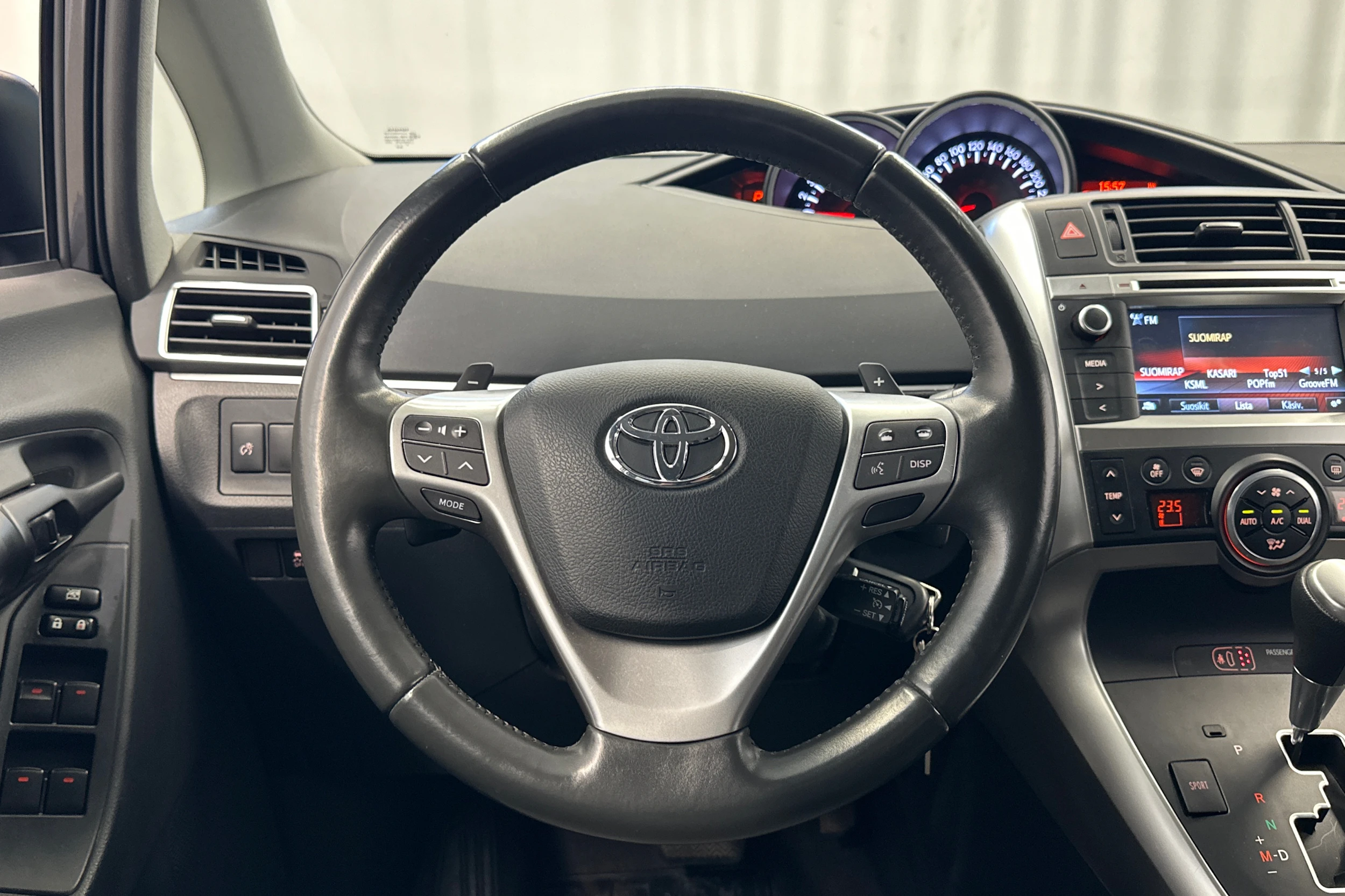 met. harmaa Toyota Verso 2015 kuva 13.