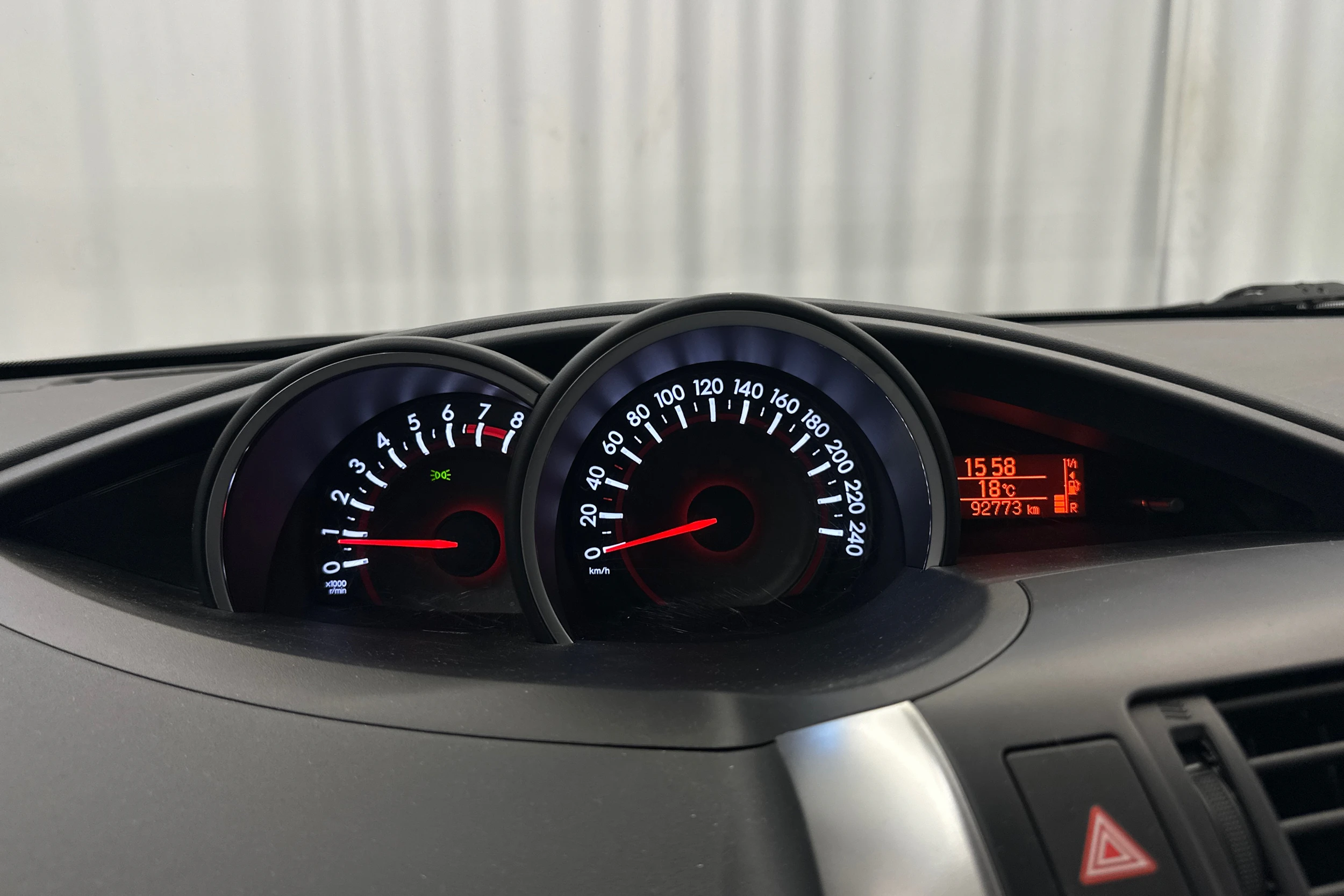 met. harmaa Toyota Verso 2015 kuva 16.