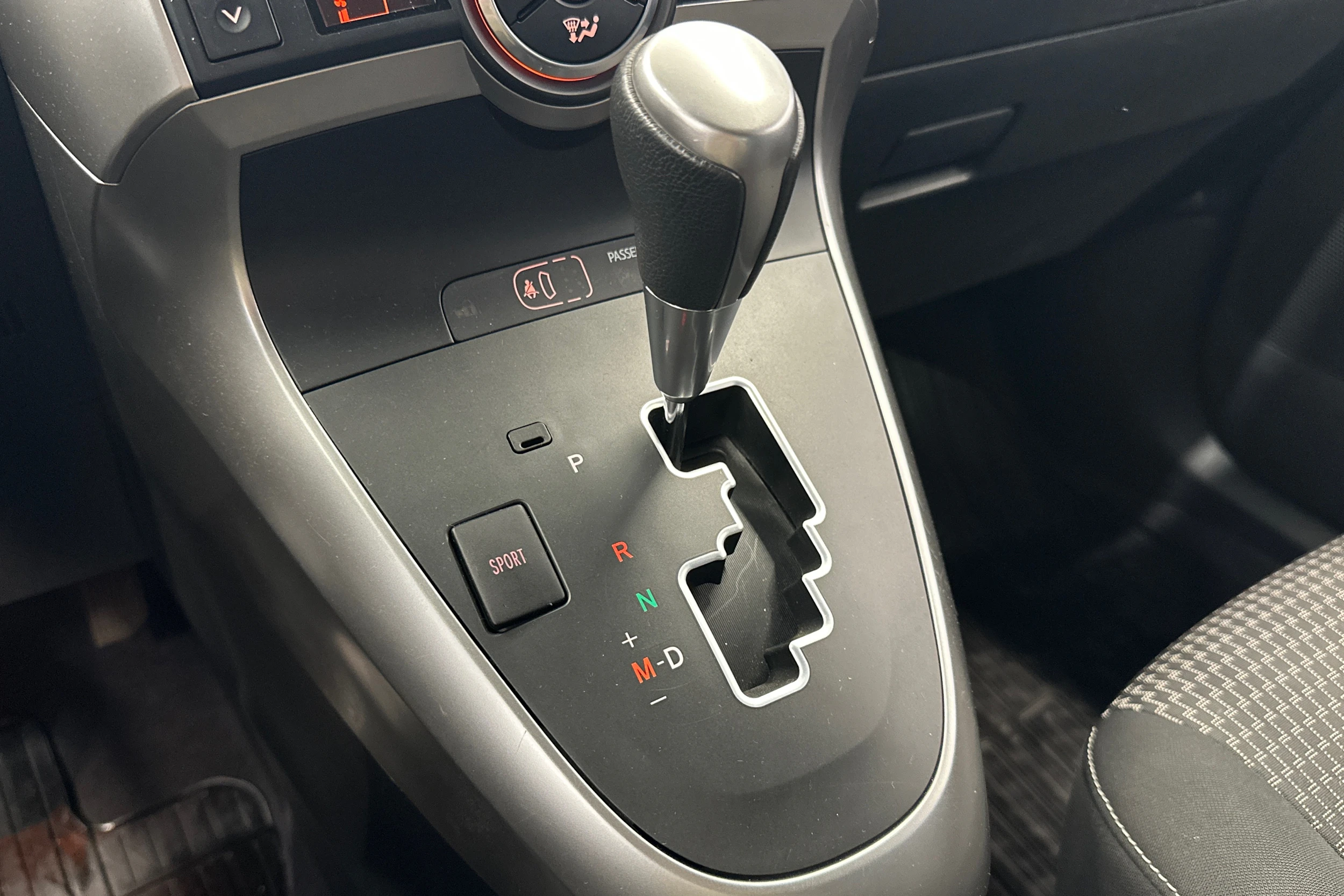 met. harmaa Toyota Verso 2015 kuva 17.