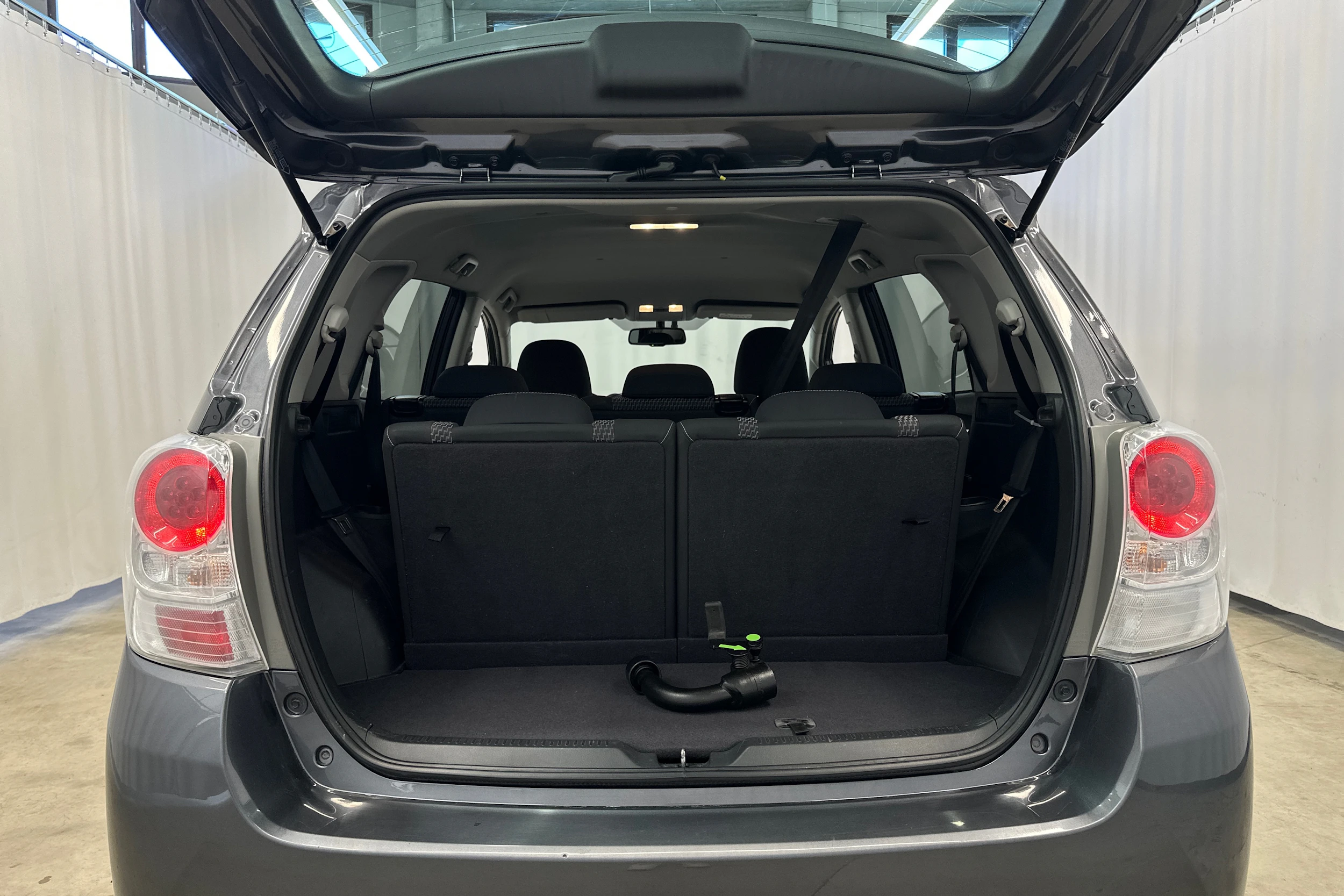 met. harmaa Toyota Verso 2015 kuva 23.