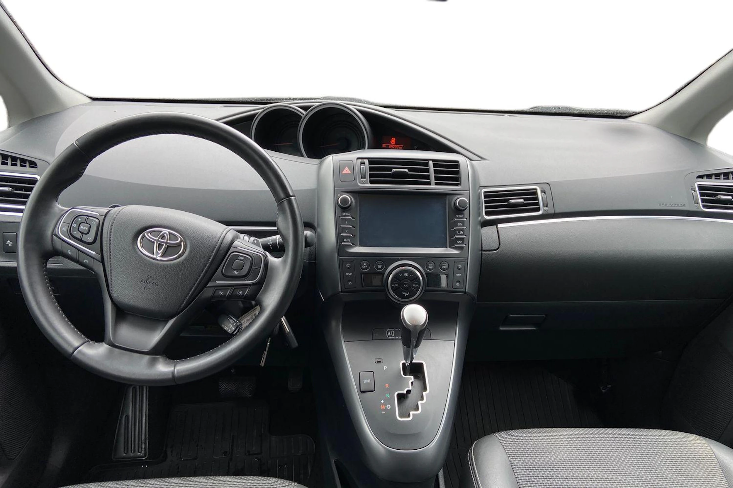harmaa Toyota Verso 2017 kuva 7.