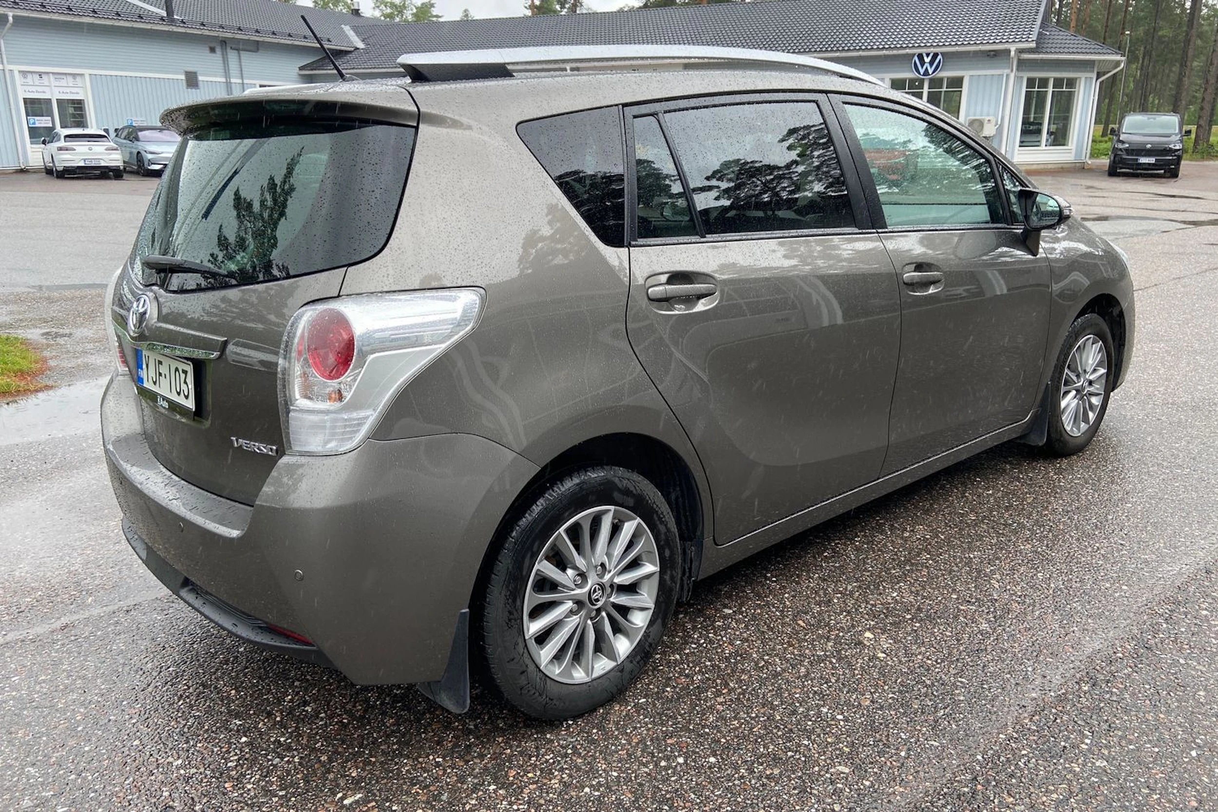 harmaa Toyota Verso 2017 kuva 12.