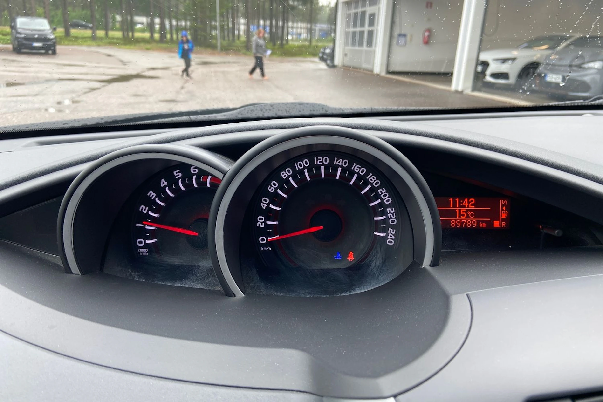 harmaa Toyota Verso 2017 kuva 13.