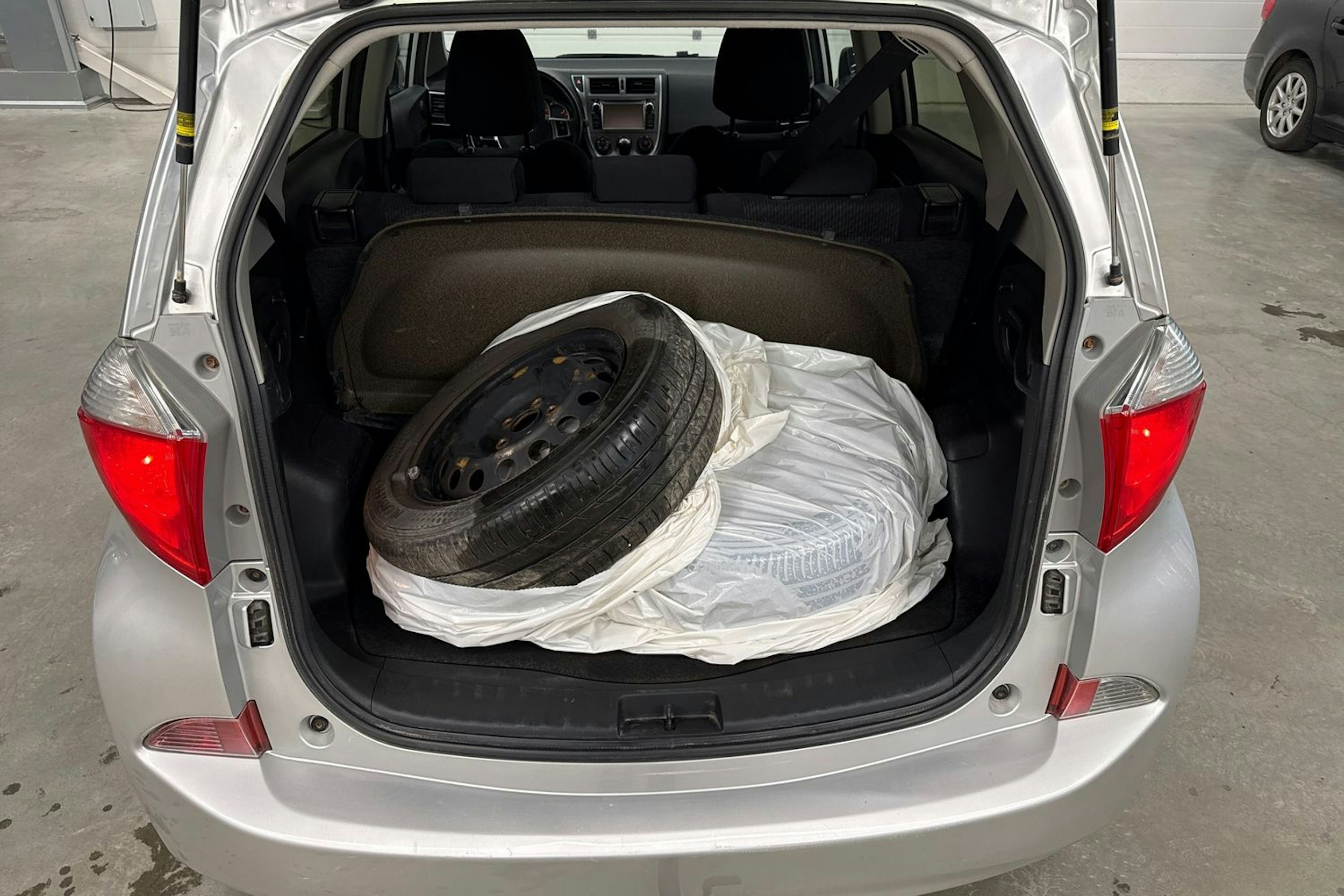 hopea Toyota Verso-S 2011 kuva 14.