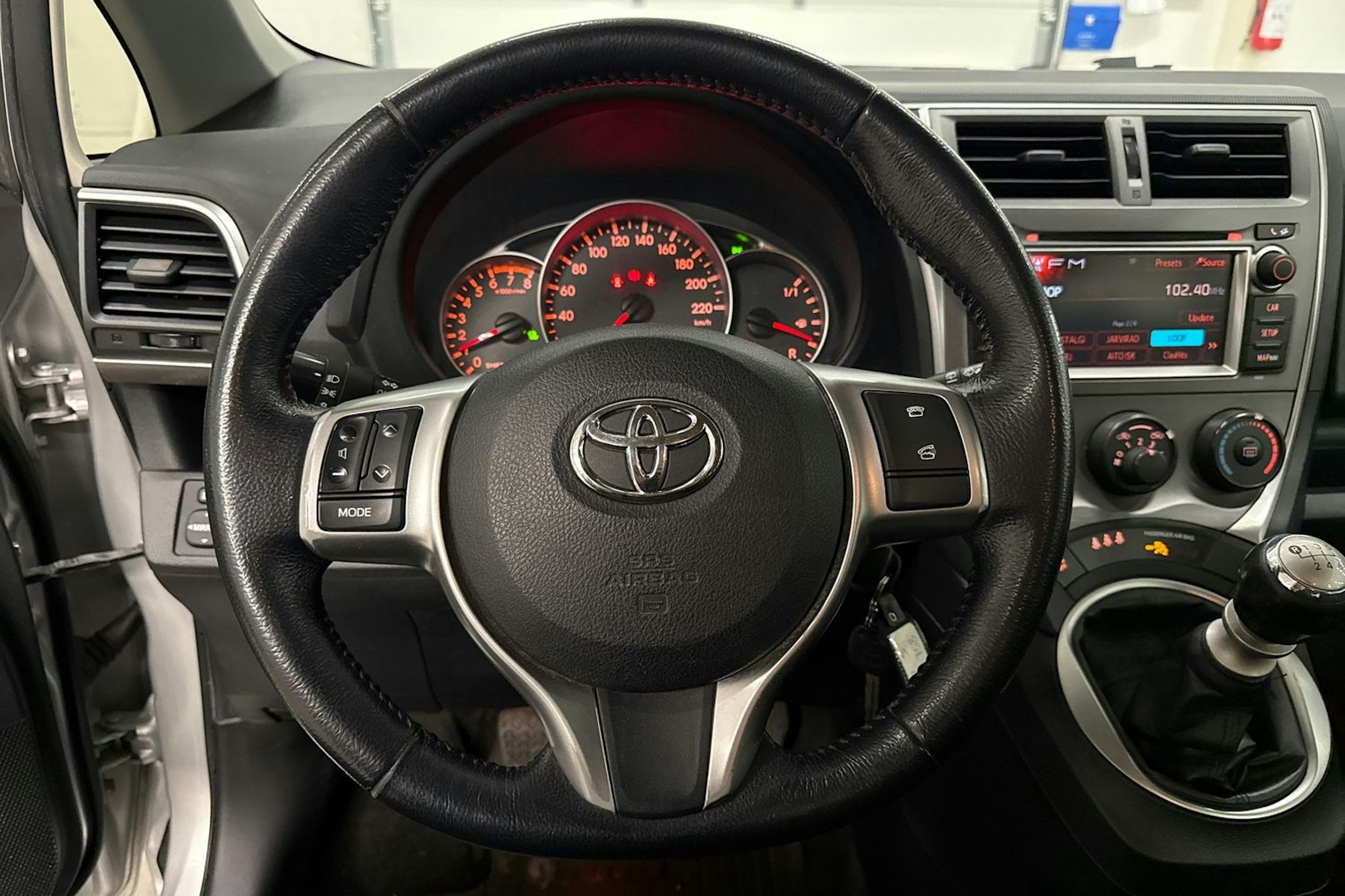 hopea Toyota Verso-S 2011 kuva 19.