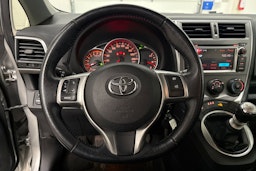 hopea Toyota Verso-S 2011 kuva 19.