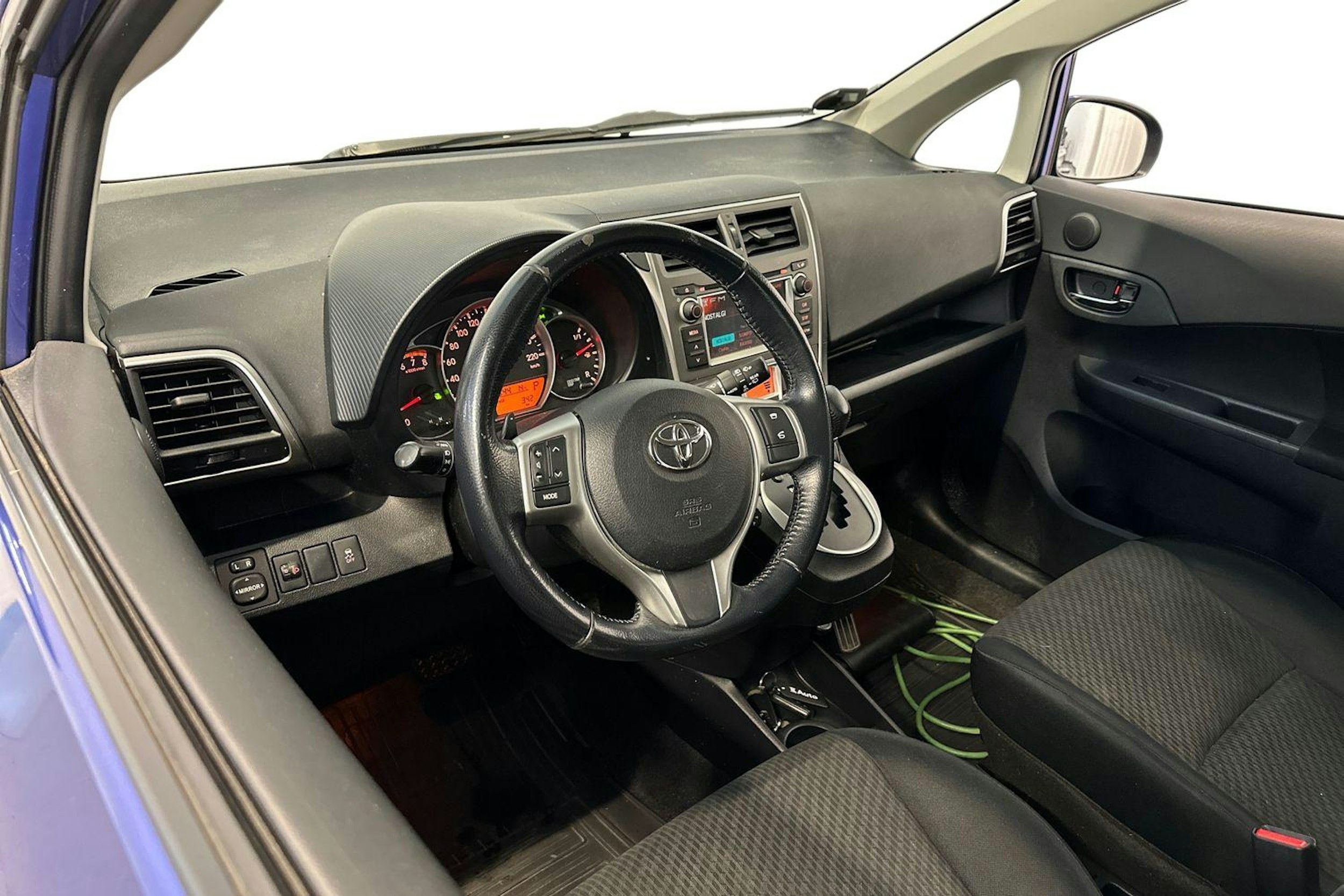 sininen Toyota Verso-S 2011 kuva 7.