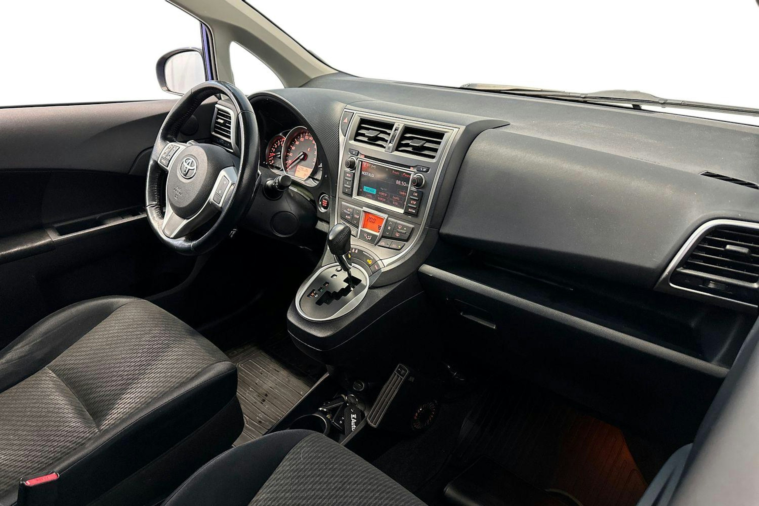 sininen Toyota Verso-S 2011 kuva 9.