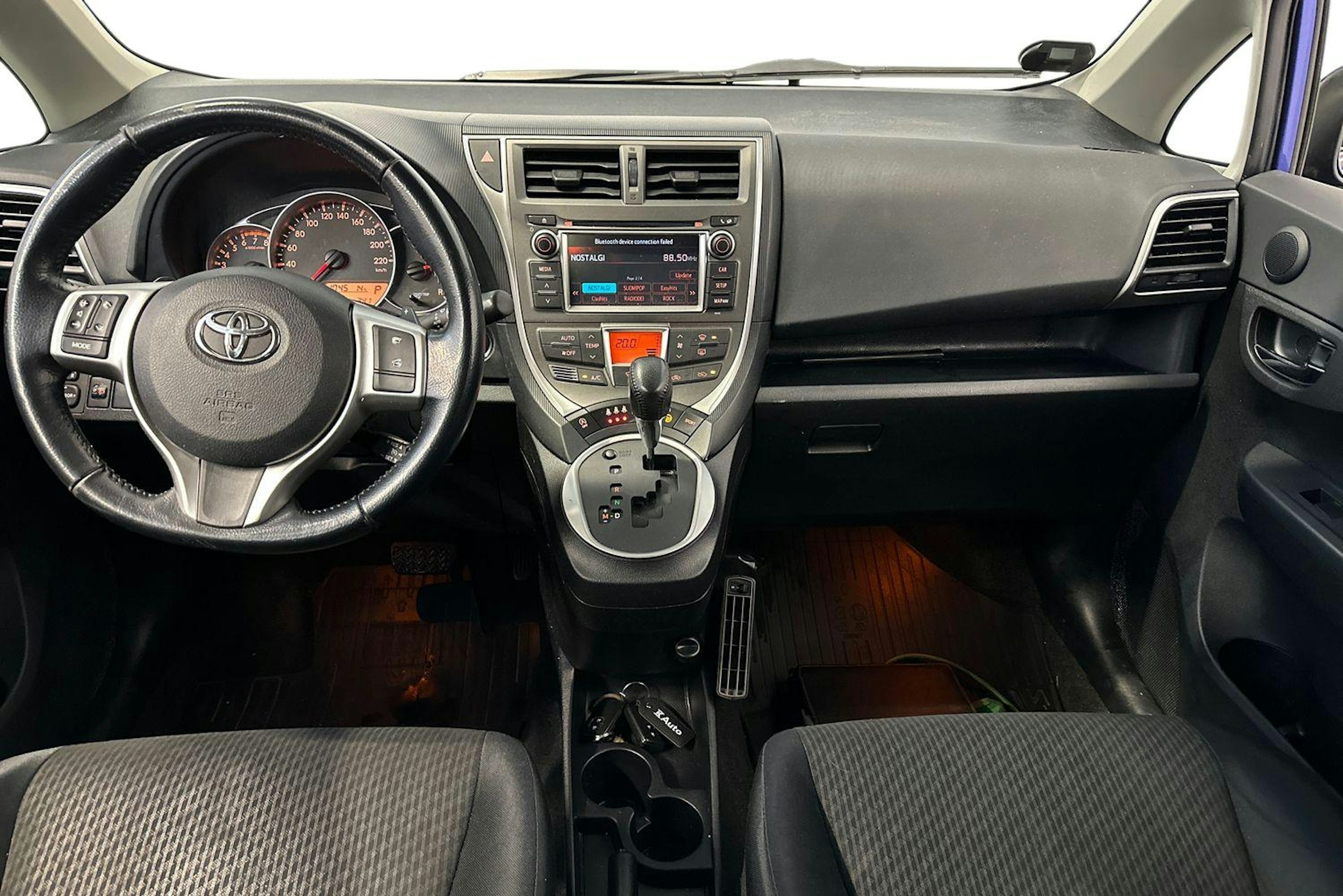 sininen Toyota Verso-S 2011 kuva 10.