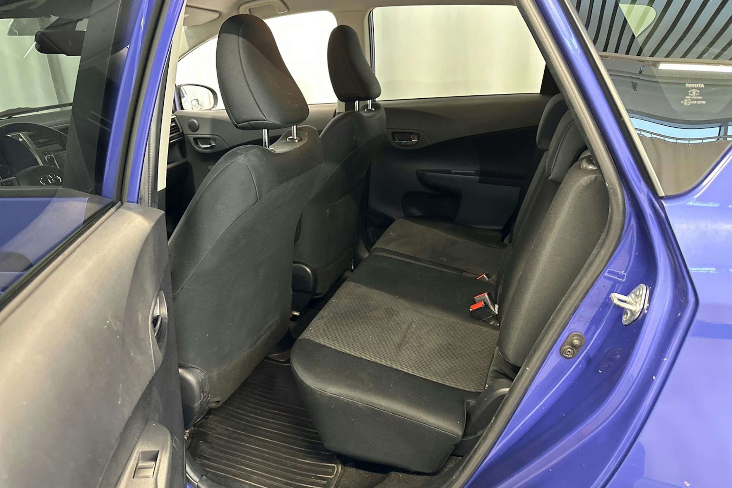 sininen Toyota Verso-S 2011 kuva 13.