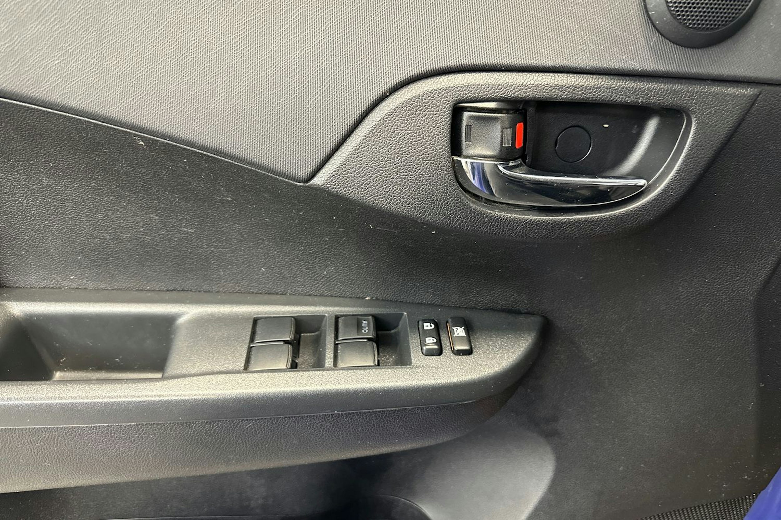 sininen Toyota Verso-S 2011 kuva 17.