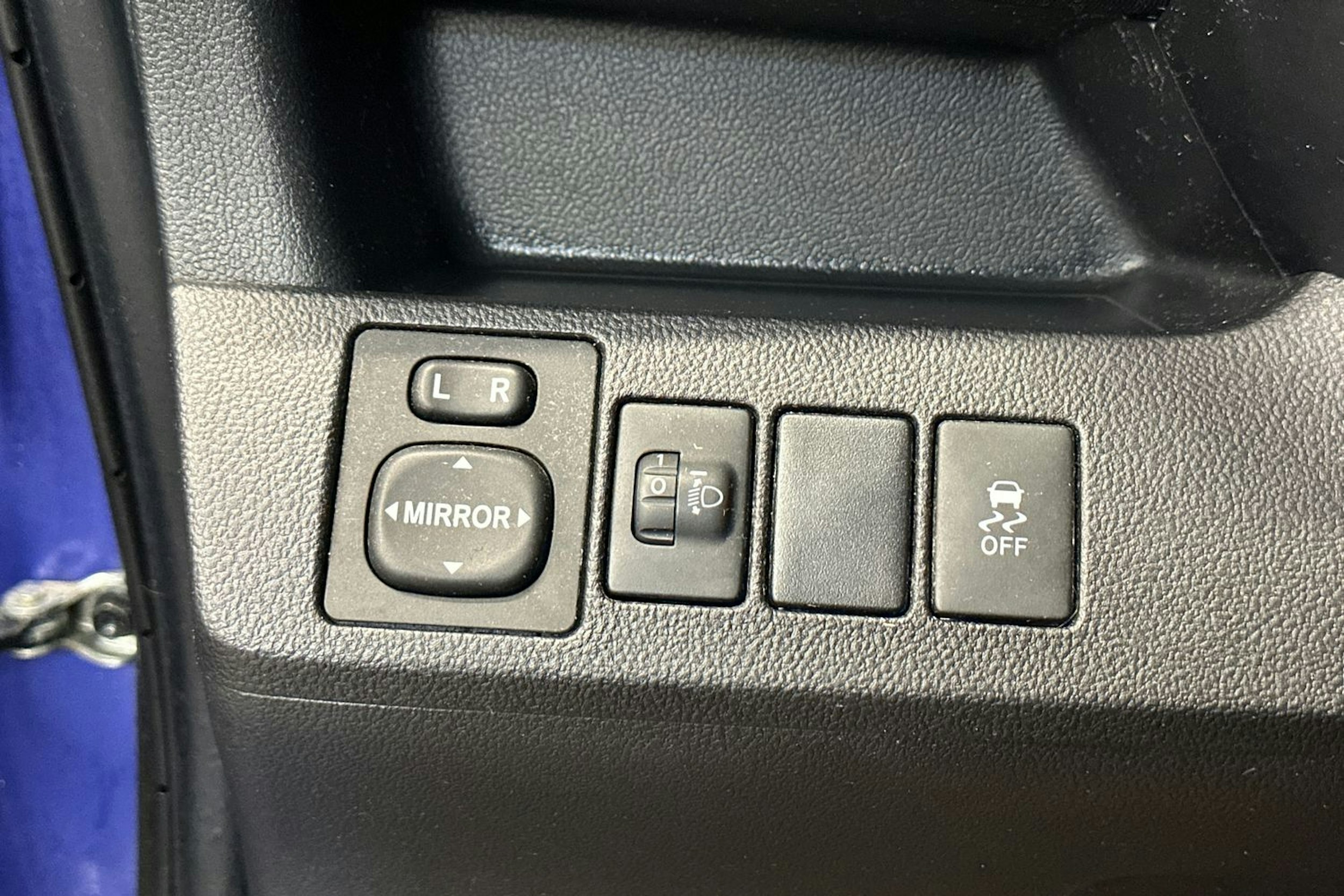 sininen Toyota Verso-S 2011 kuva 18.