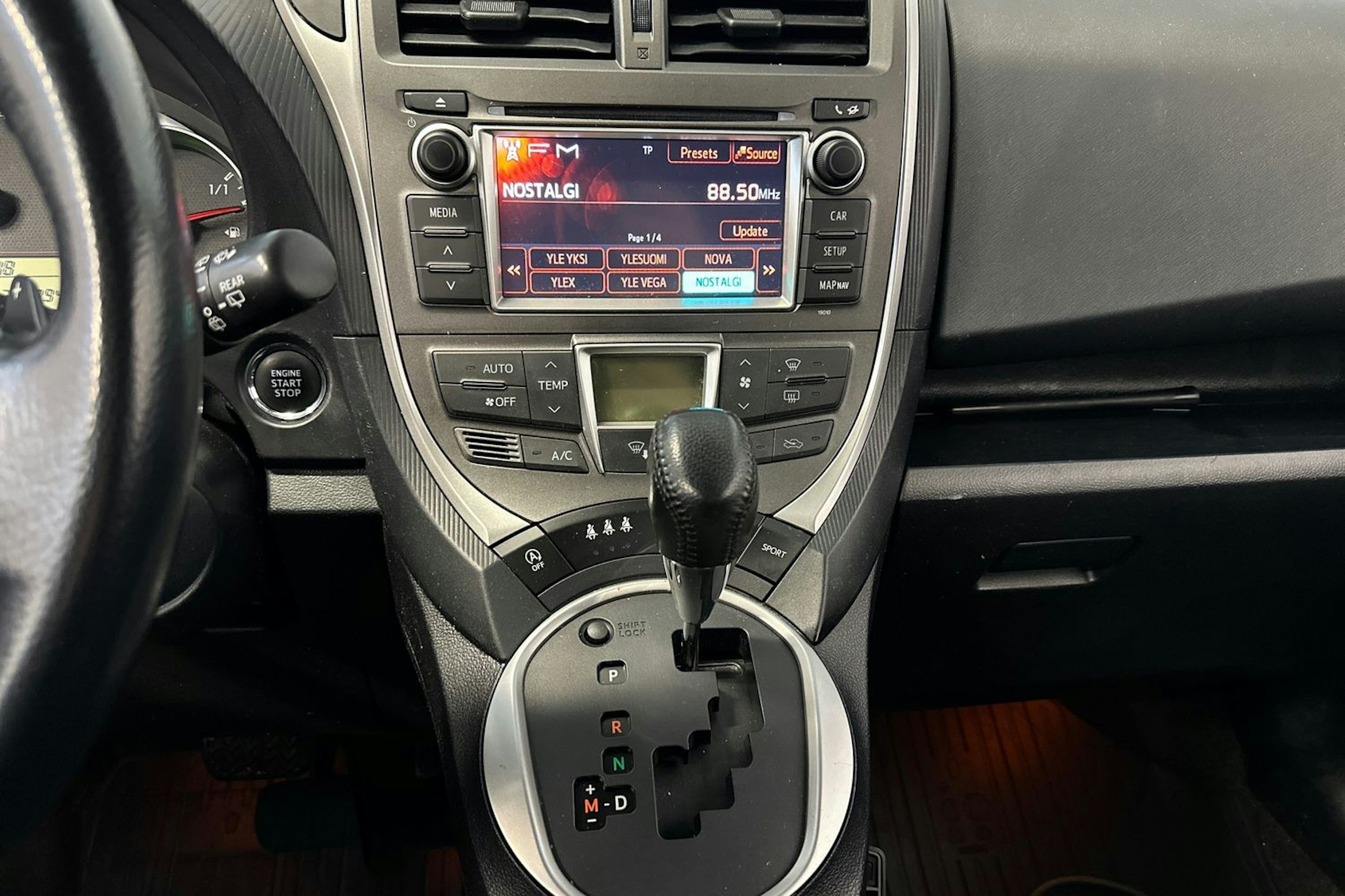 sininen Toyota Verso-S 2011 kuva 22.