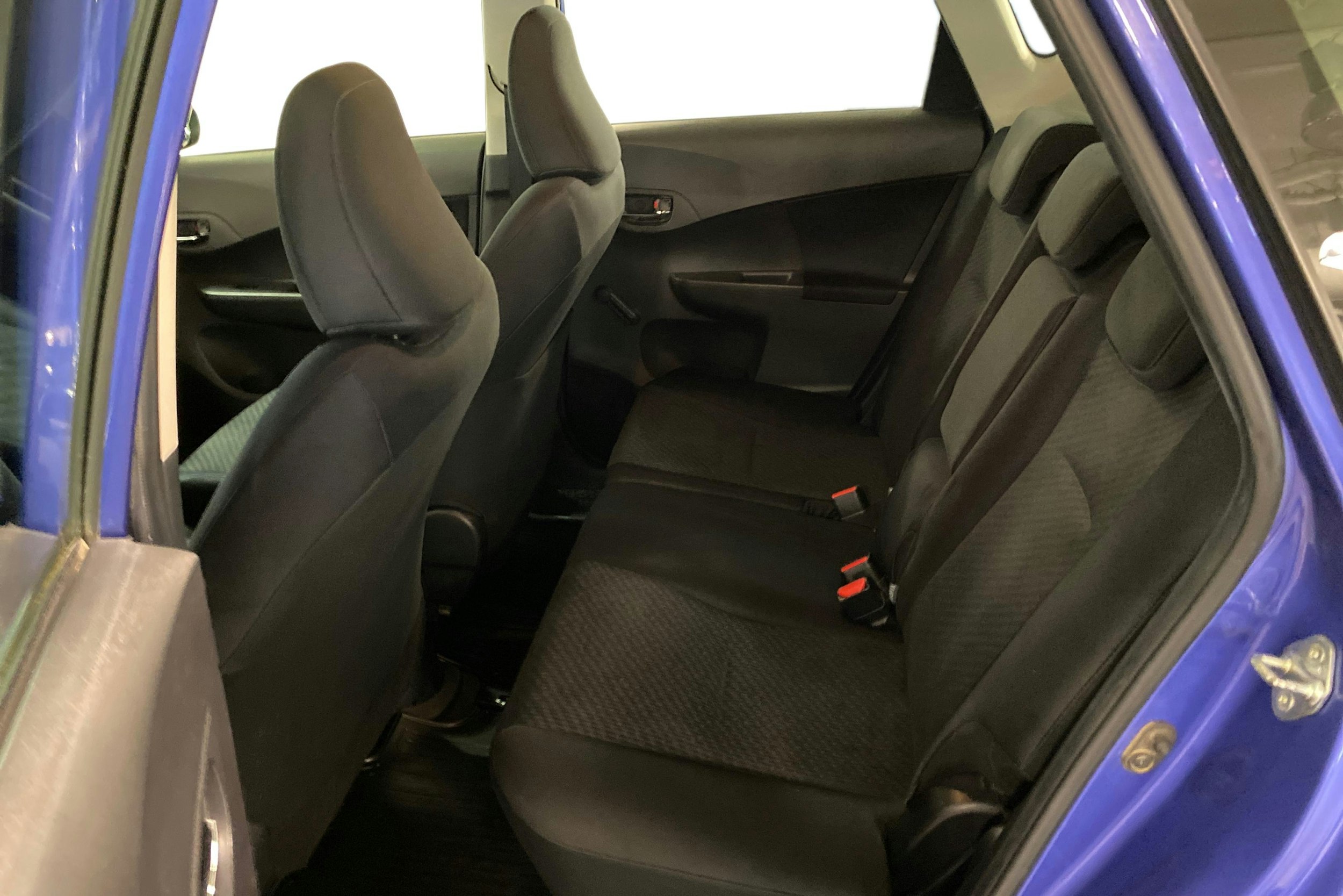 sininen Toyota Verso-S 2013 kuva 10.