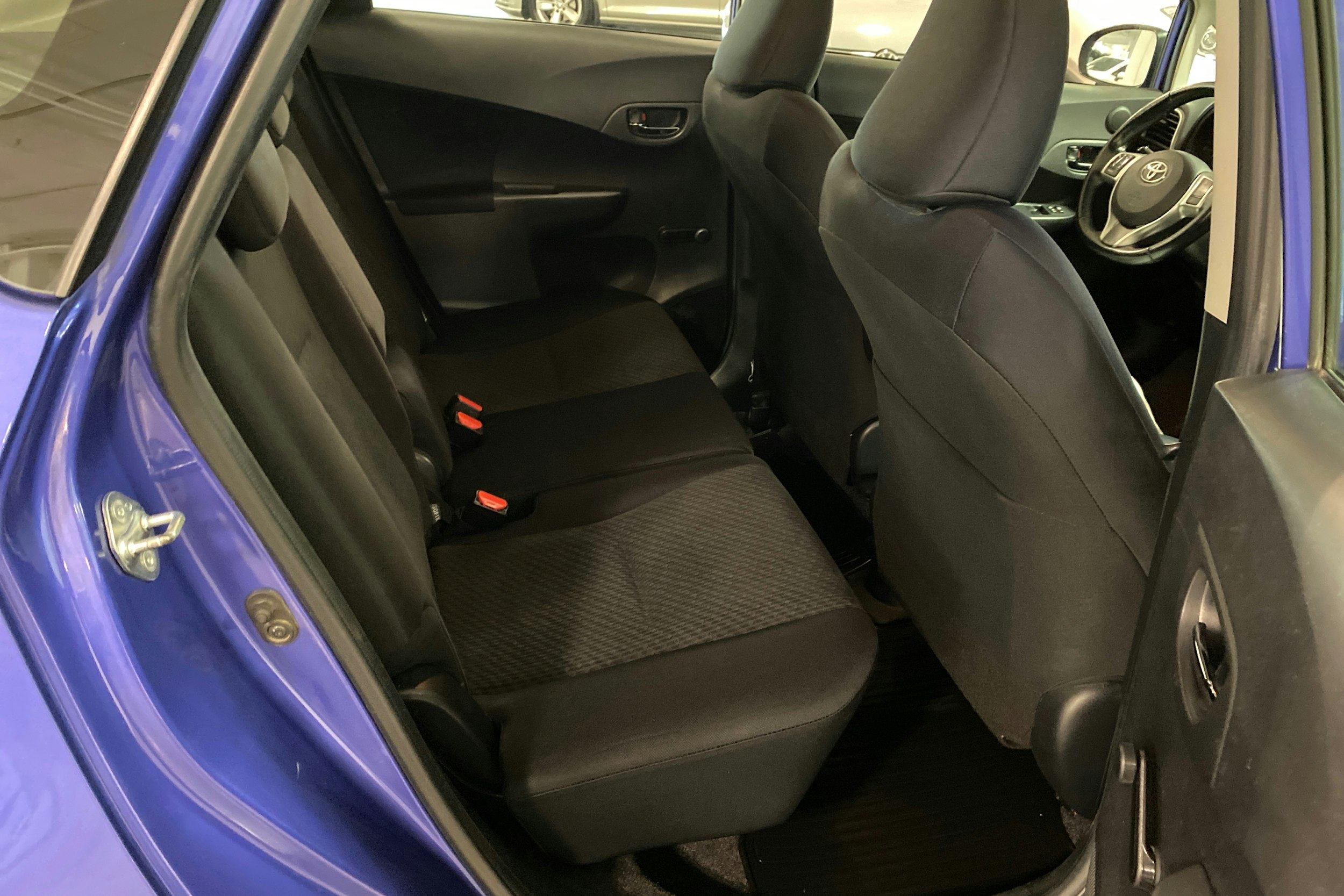 sininen Toyota Verso-S 2013 kuva 15.