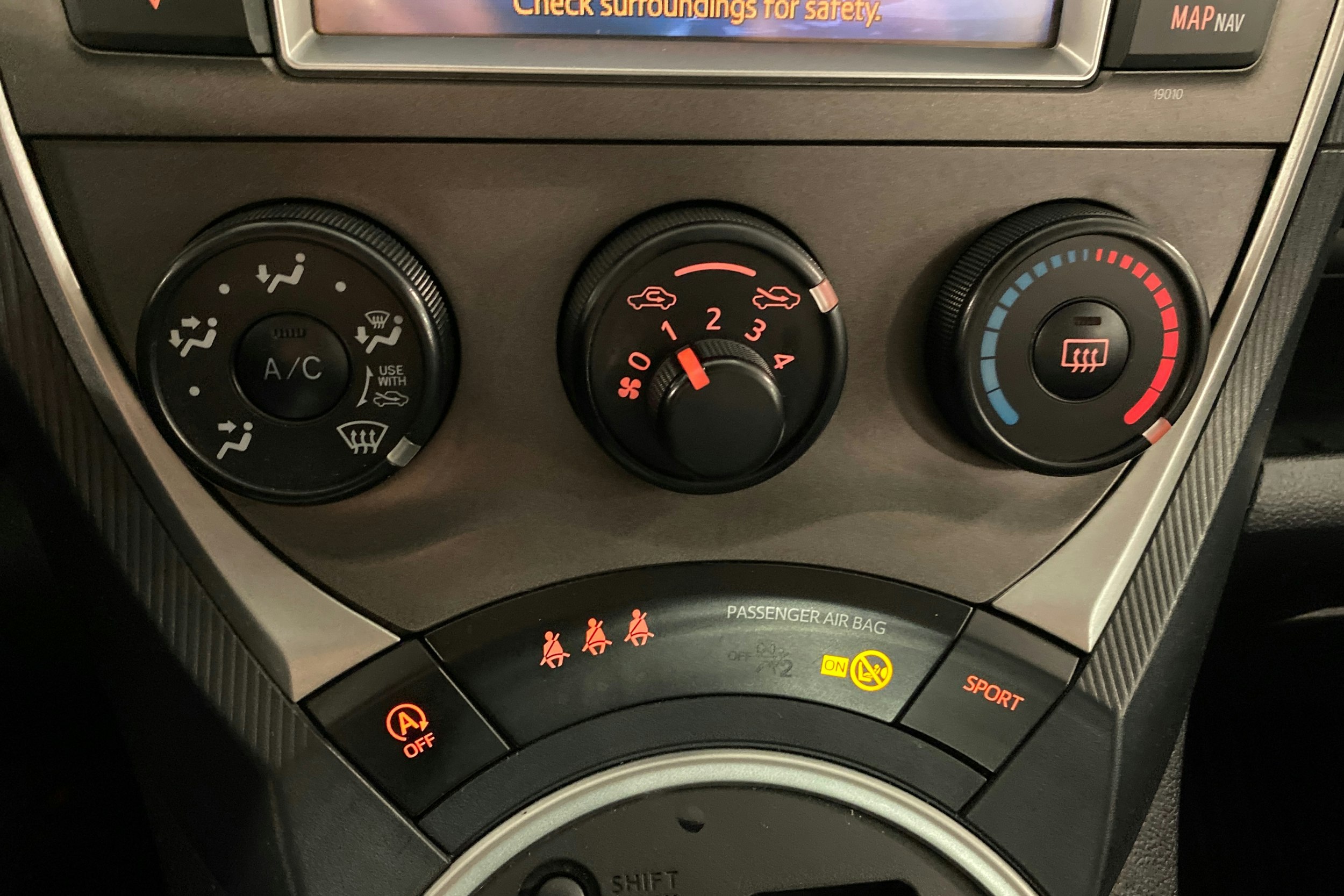 sininen Toyota Verso-S 2013 kuva 21.