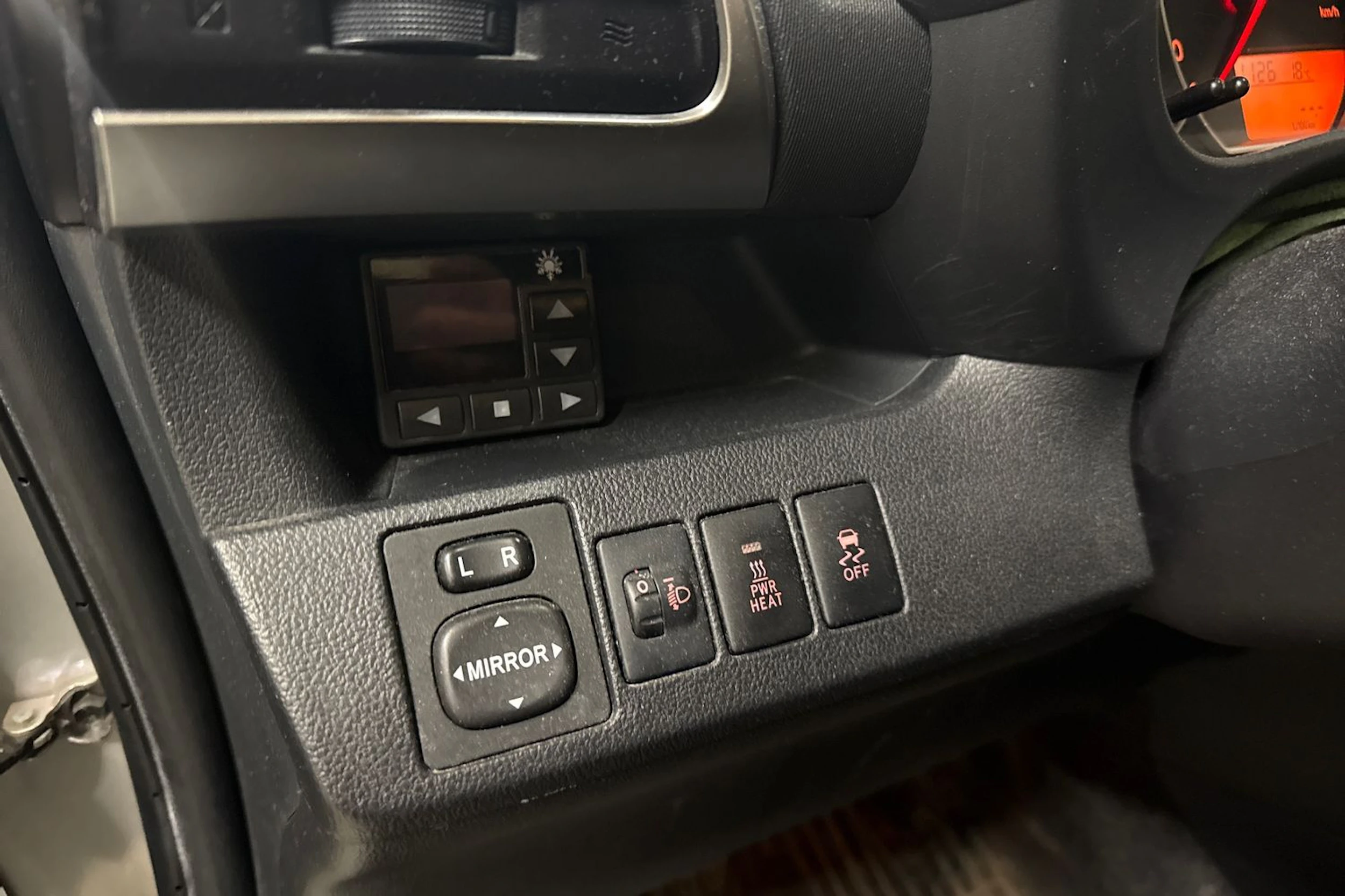hopea Toyota Verso-S 2013 kuva 4.
