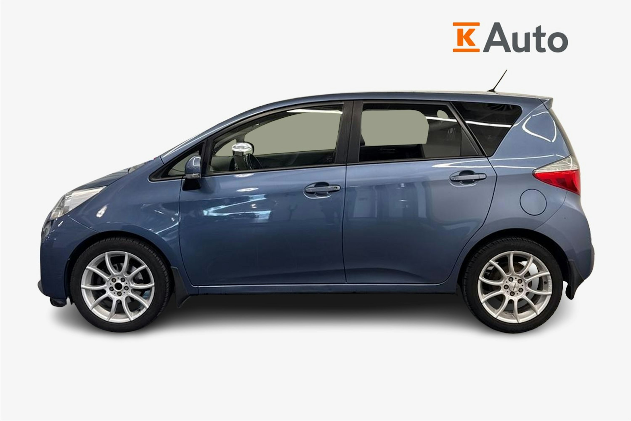 sininen Toyota Verso-S 2014 kuva 5.