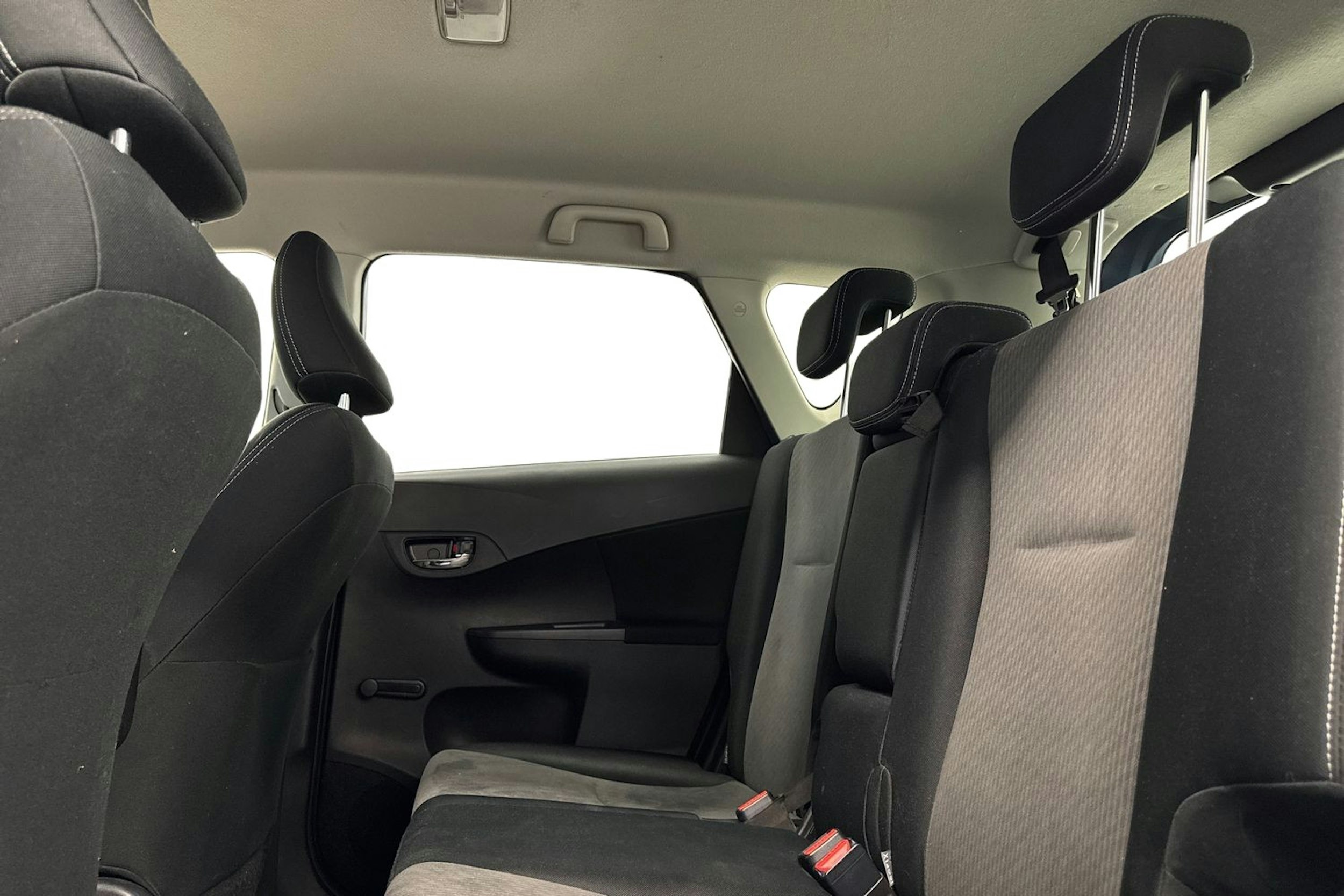 sininen Toyota Verso-S 2014 kuva 8.
