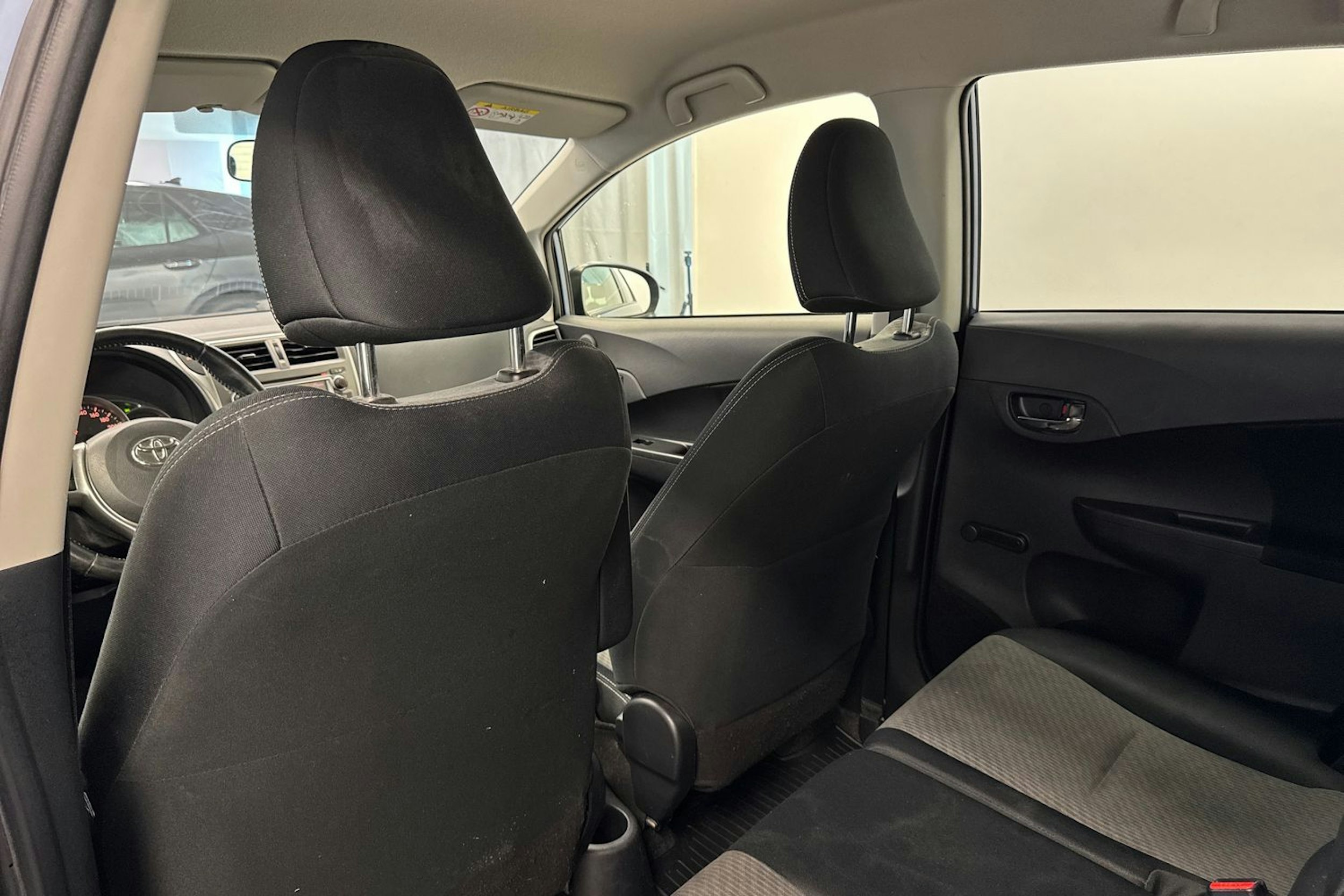 sininen Toyota Verso-S 2014 kuva 11.