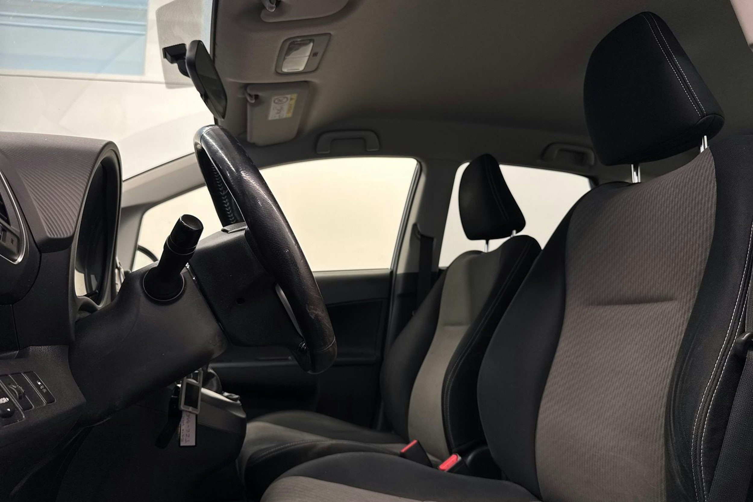 sininen Toyota Verso-S 2014 kuva 12.