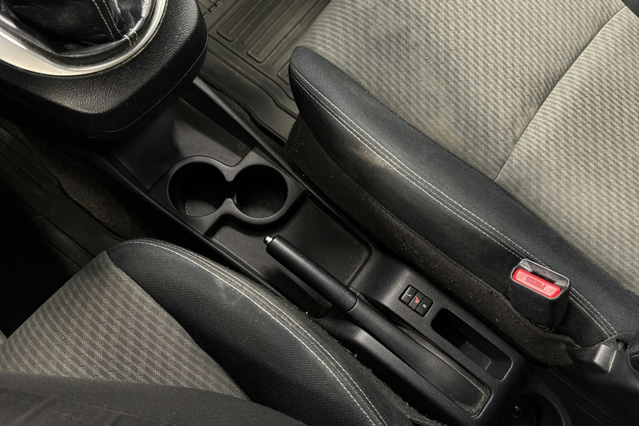 sininen Toyota Verso-S 2014 kuva 18.
