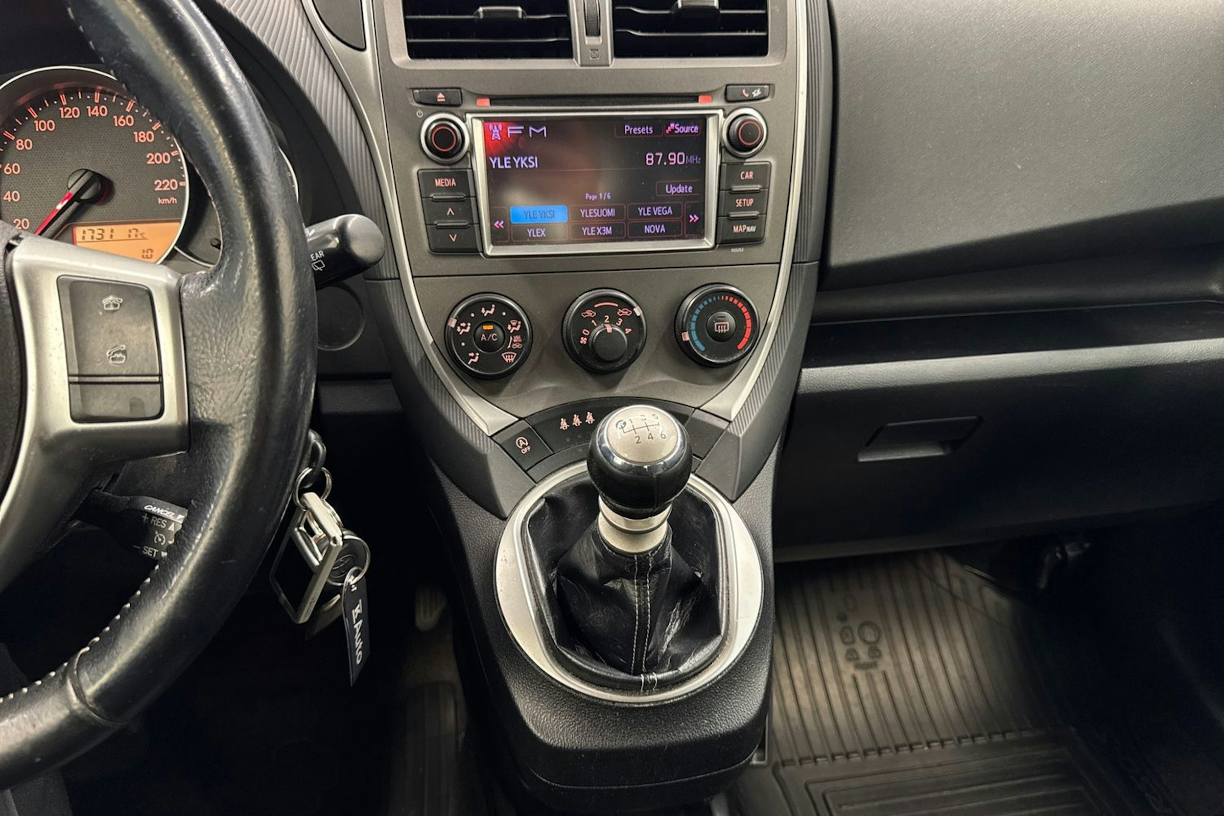 sininen Toyota Verso-S 2014 kuva 19.