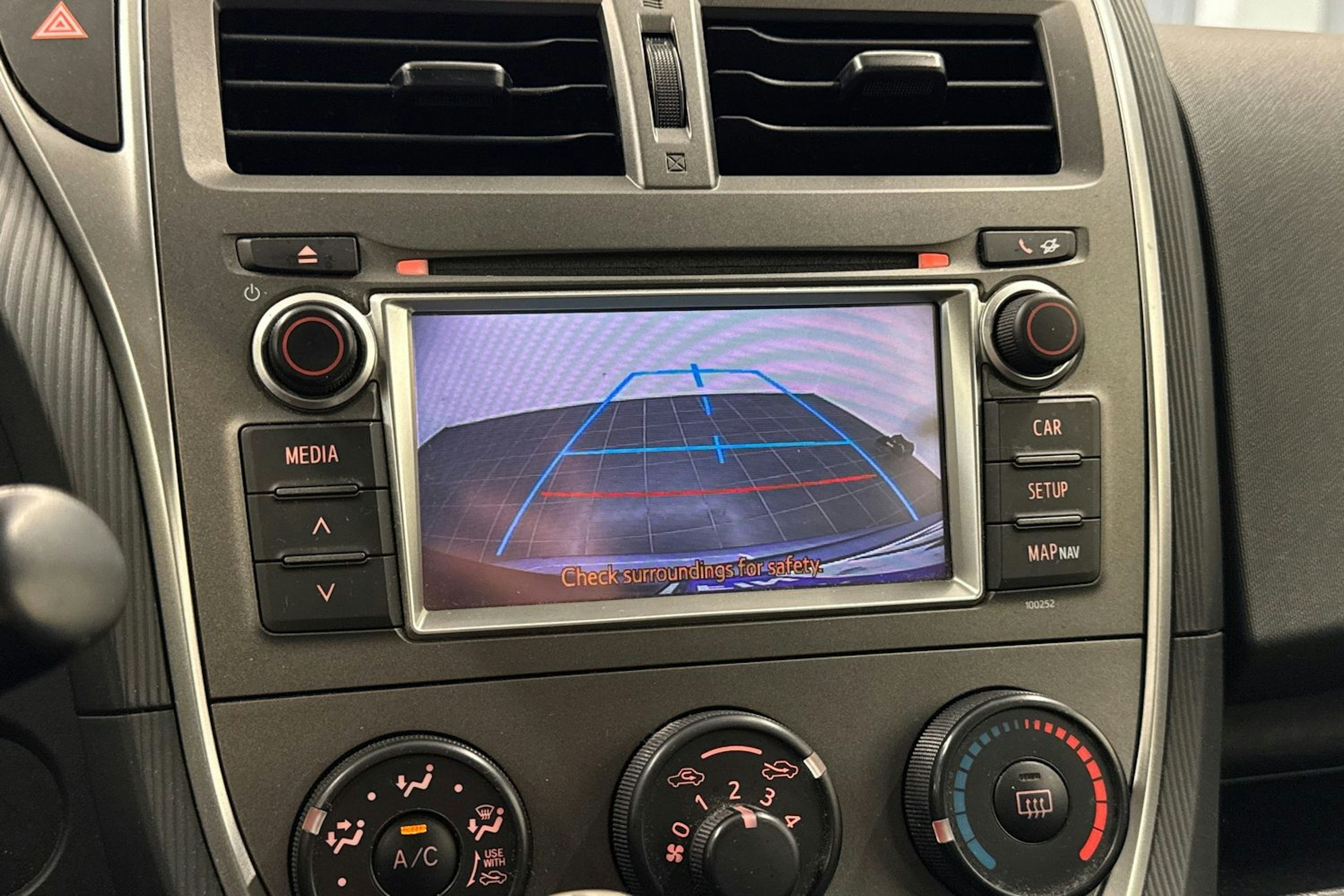 sininen Toyota Verso-S 2014 kuva 21.