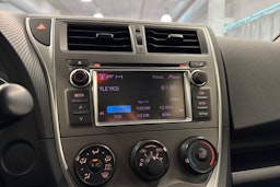 sininen Toyota Verso-S 2014 kuva 22.