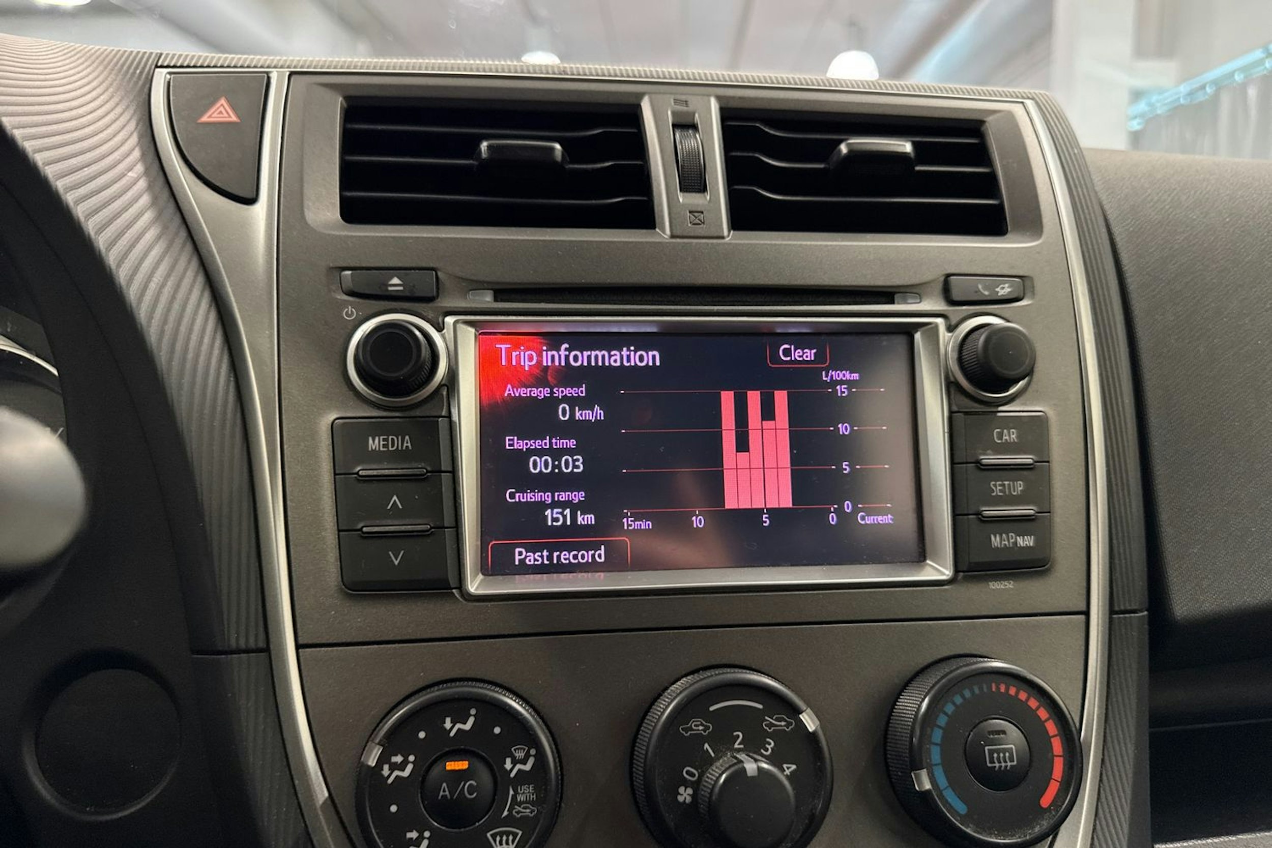 sininen Toyota Verso-S 2014 kuva 26.