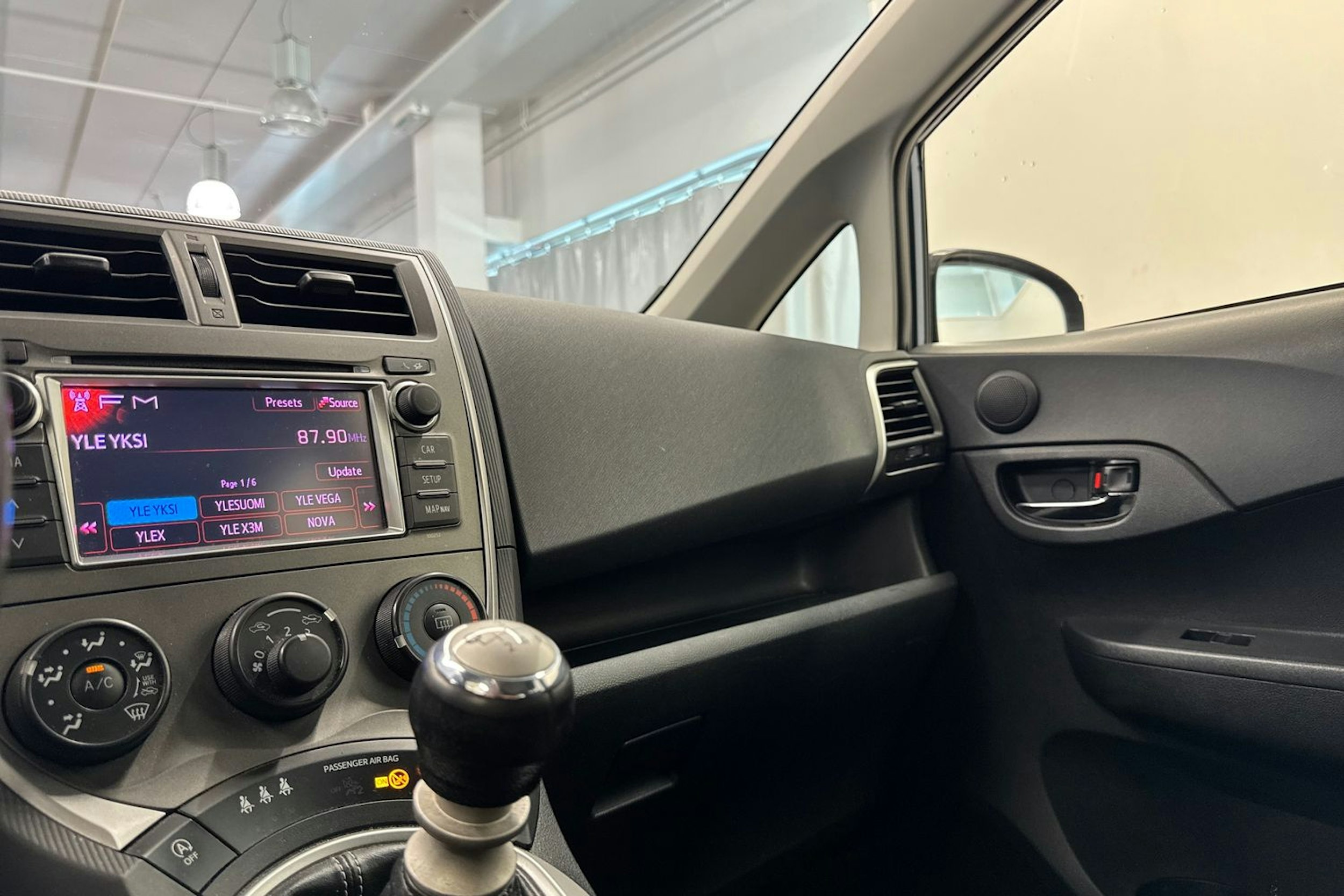 sininen Toyota Verso-S 2014 kuva 27.