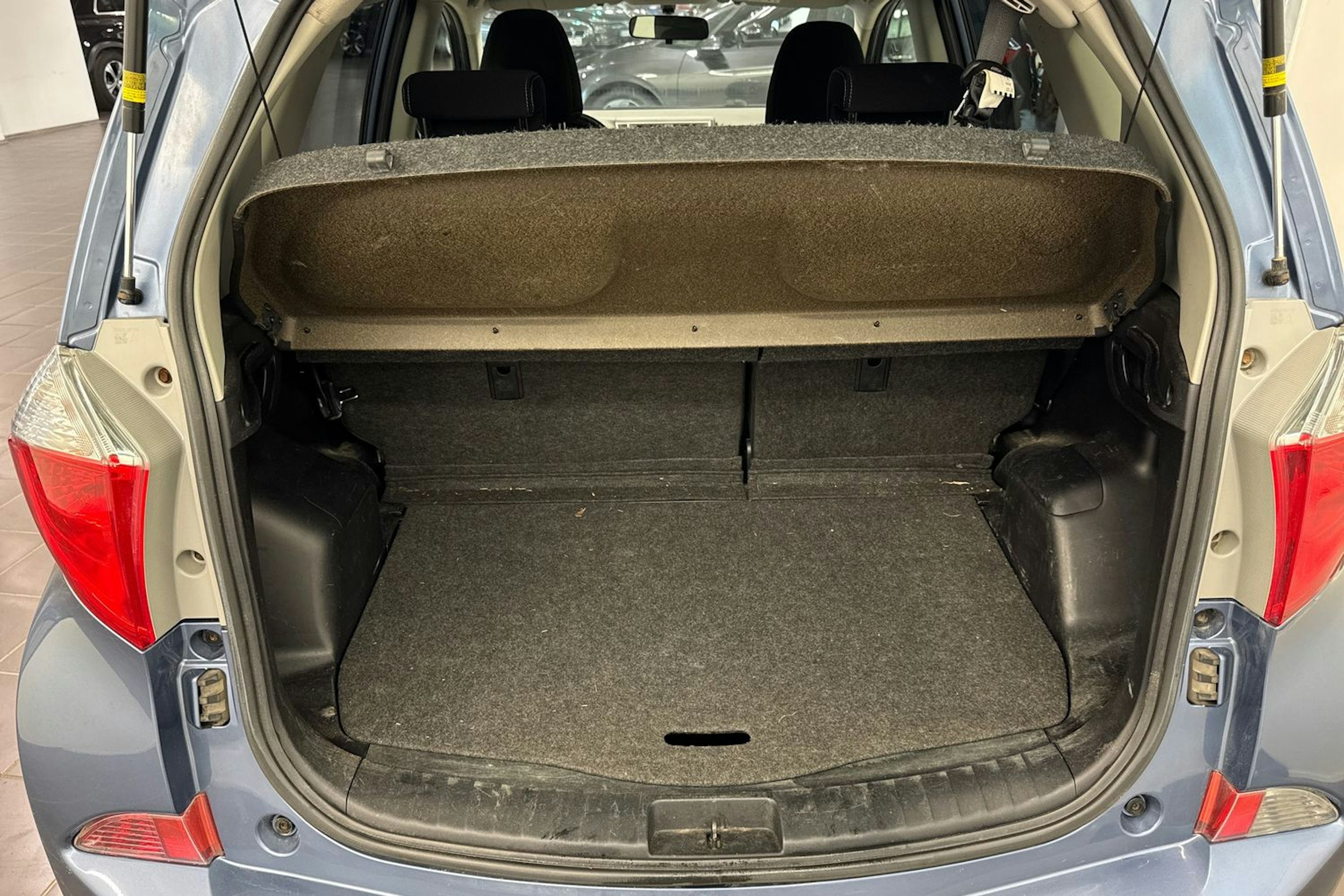 sininen Toyota Verso-S 2014 kuva 29.