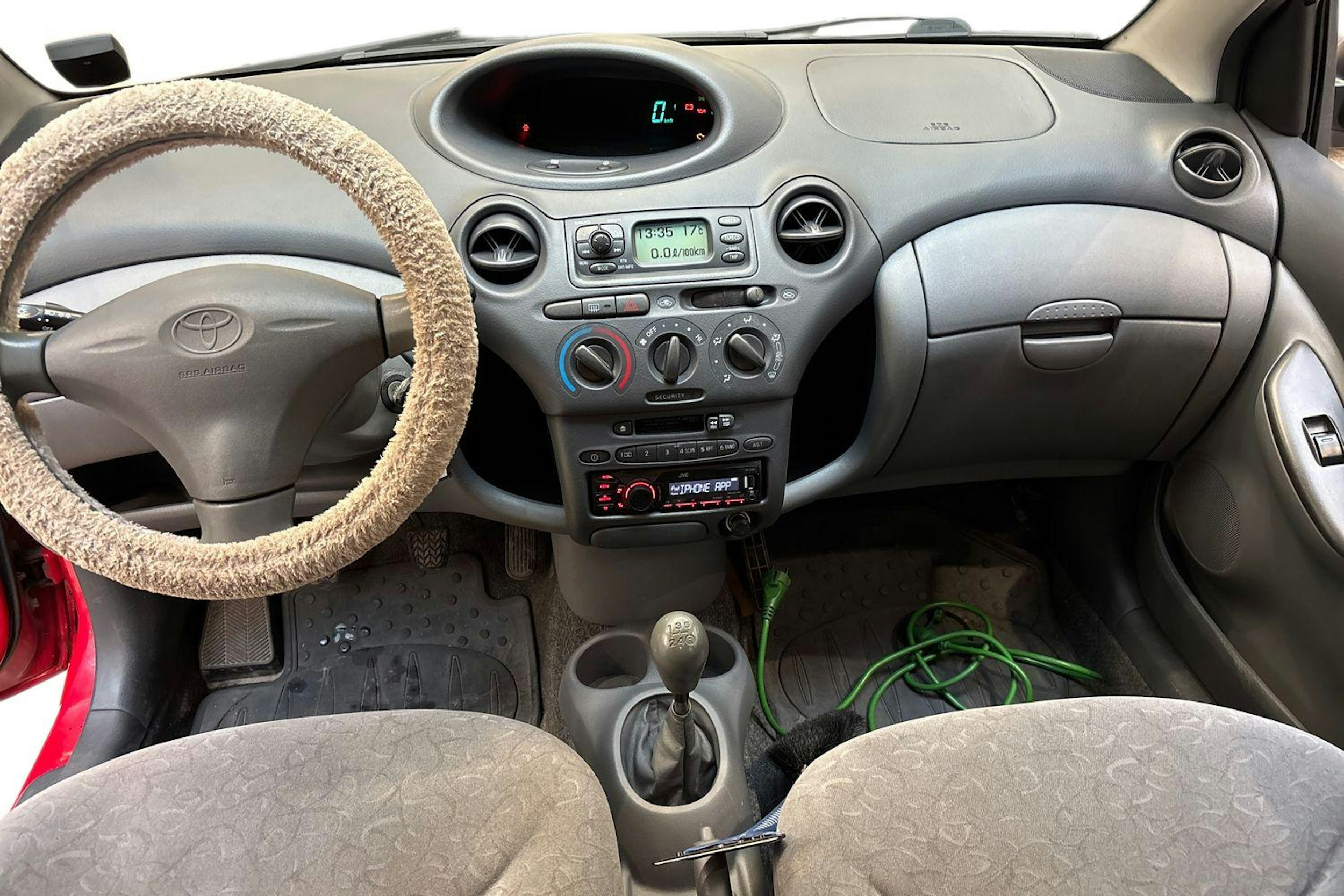 Punainen Toyota Yaris 1999 kuva 9.