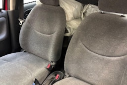 Punainen Toyota Yaris 1999 kuva 10.