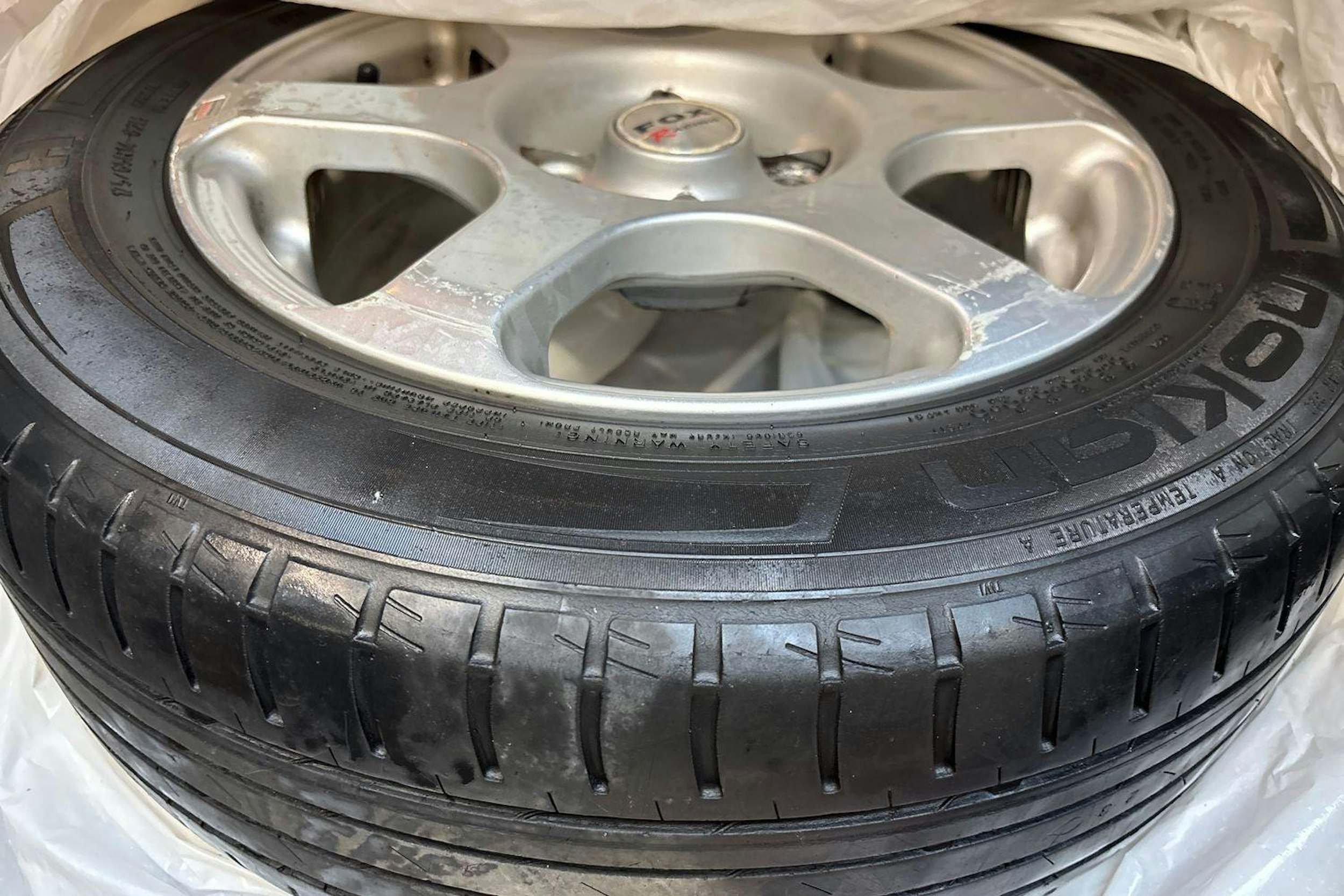 Punainen Toyota Yaris 1999 kuva 11.